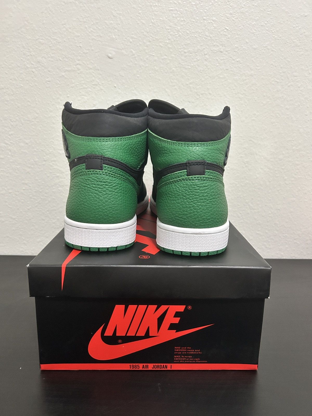 Jordan Brand Jordan 1 High Pine Green Size US 8.5 / EU 41-42 - 2 Thumbnail