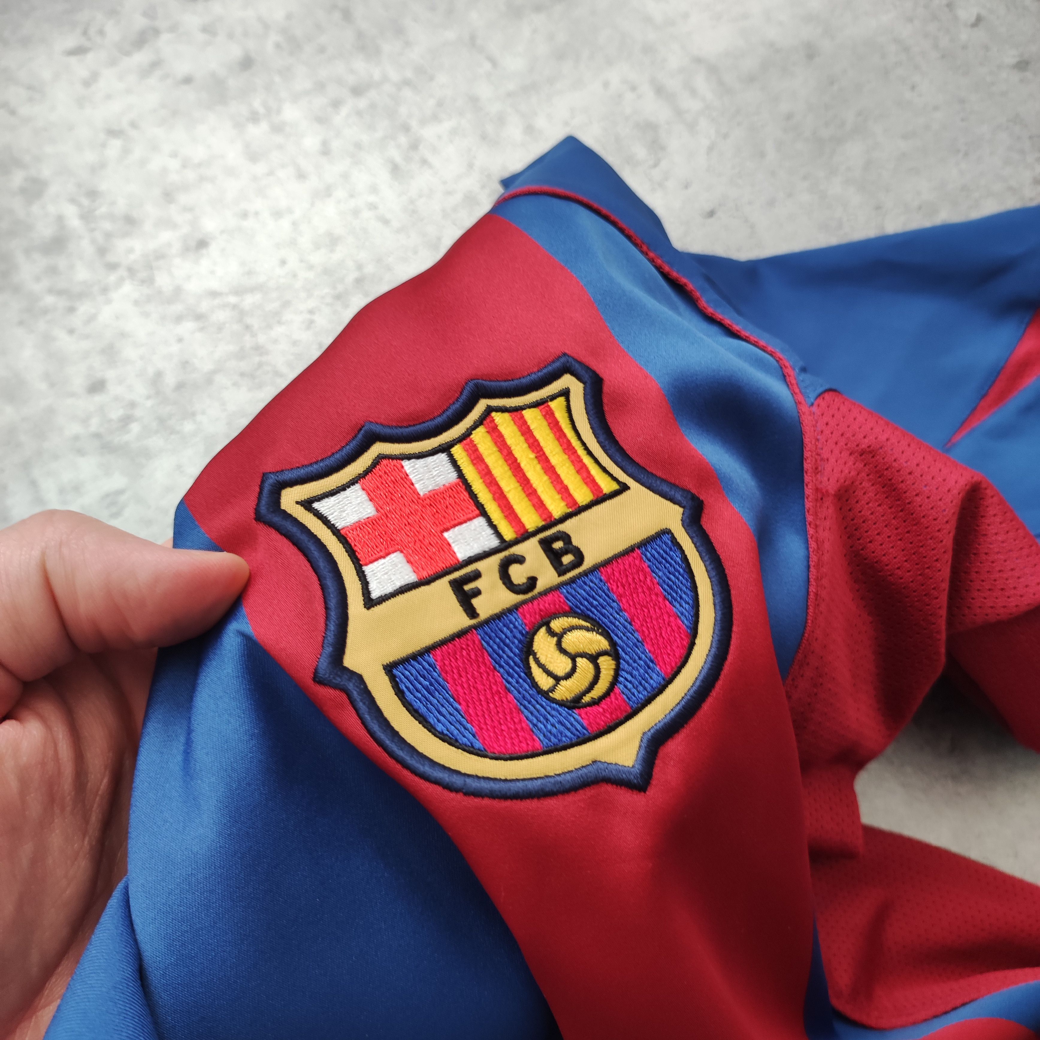 Nike × Vintage Vintage RARE 2004 FC Barcelona Home Nike Football Jersey Size US S / EU 44-46 / 1 - 6 Thumbnail