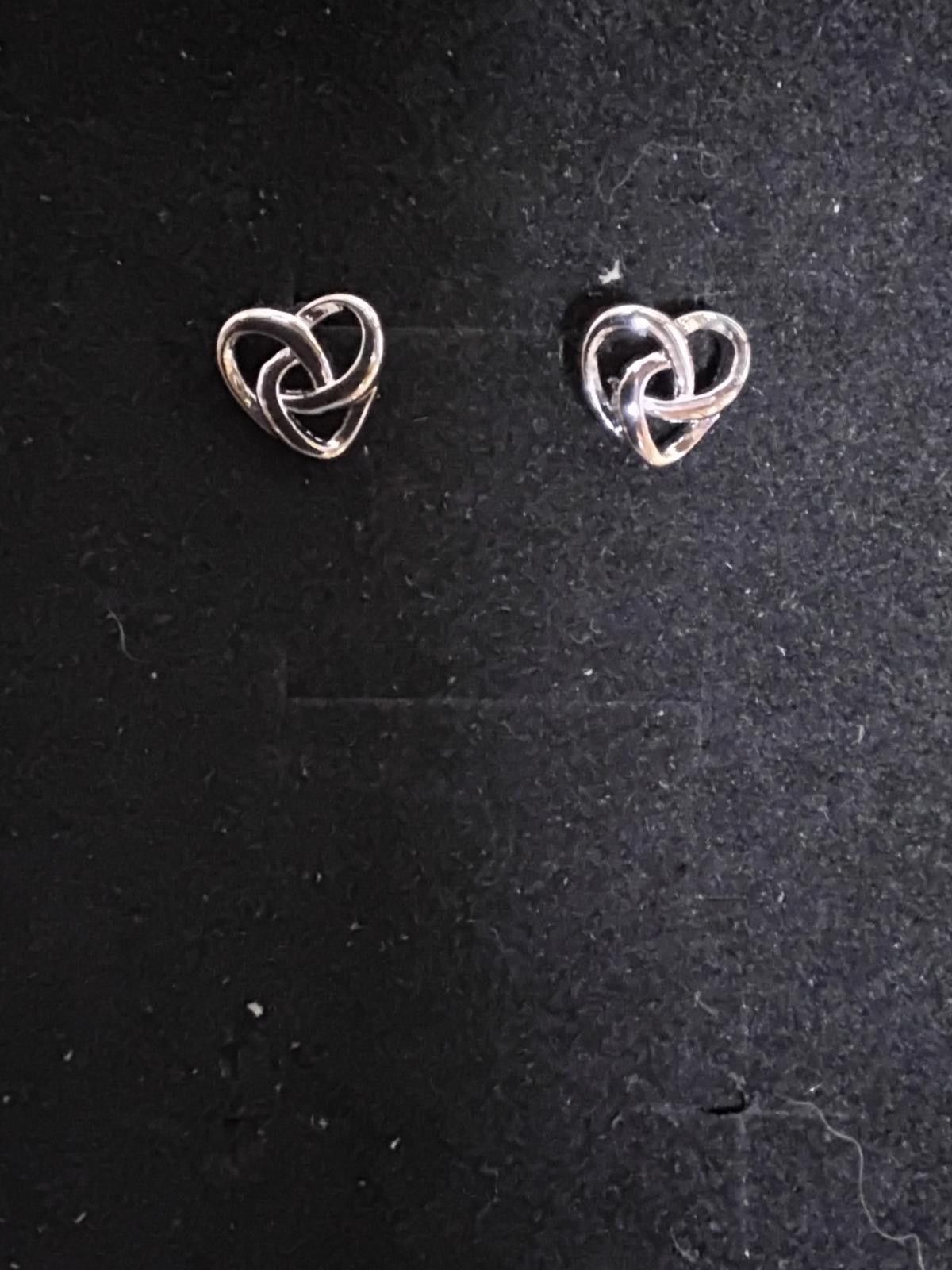 The Unbranded Brand Cute Heart Knot Earrings - Grab These Fun Gems Fast! Size ONE SIZE - 1 Thumbnail
