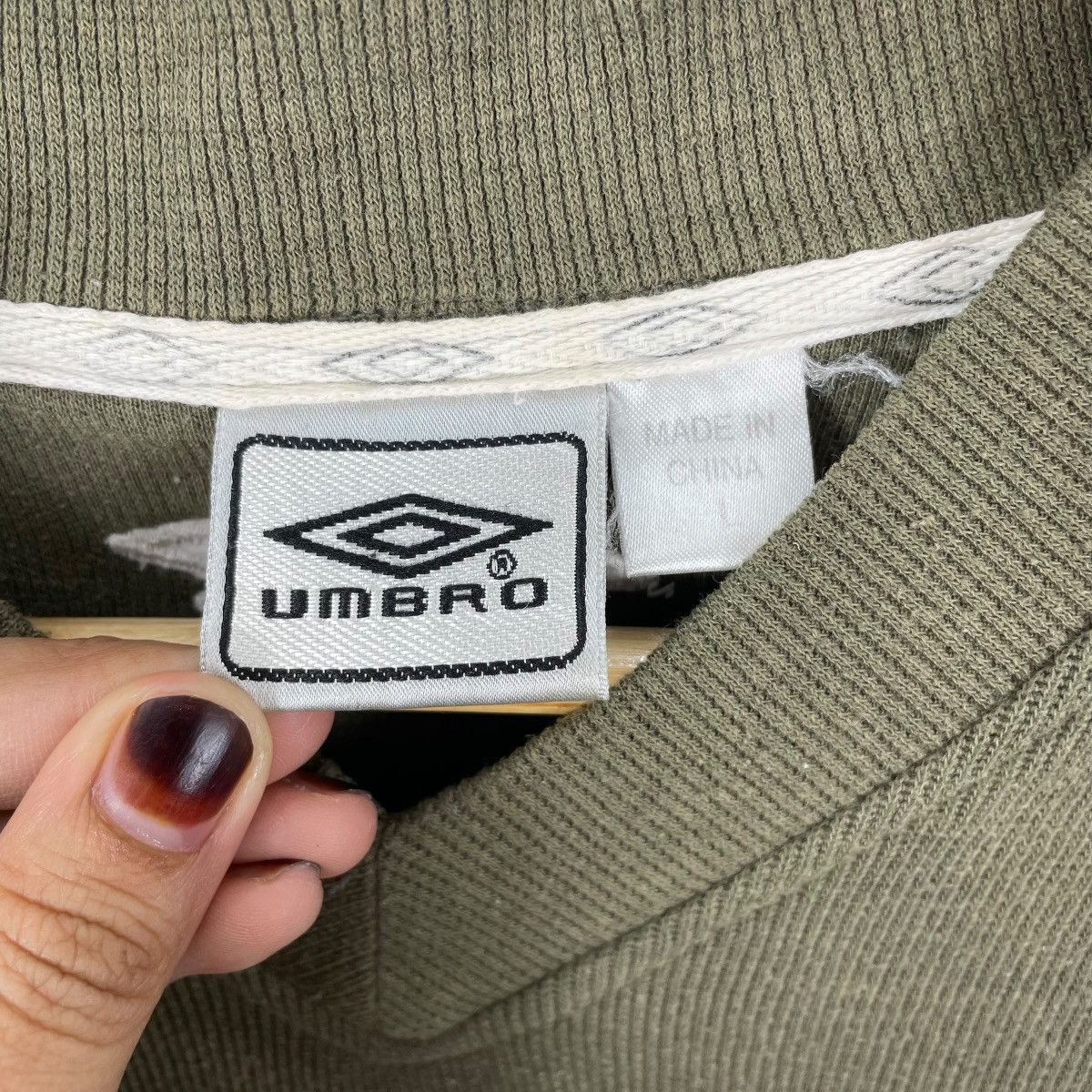 Umbro Vintage 90s UMBRO Pullover Jumper Sweatshirt Size US L / EU 52-54 / 3 - 7 Thumbnail