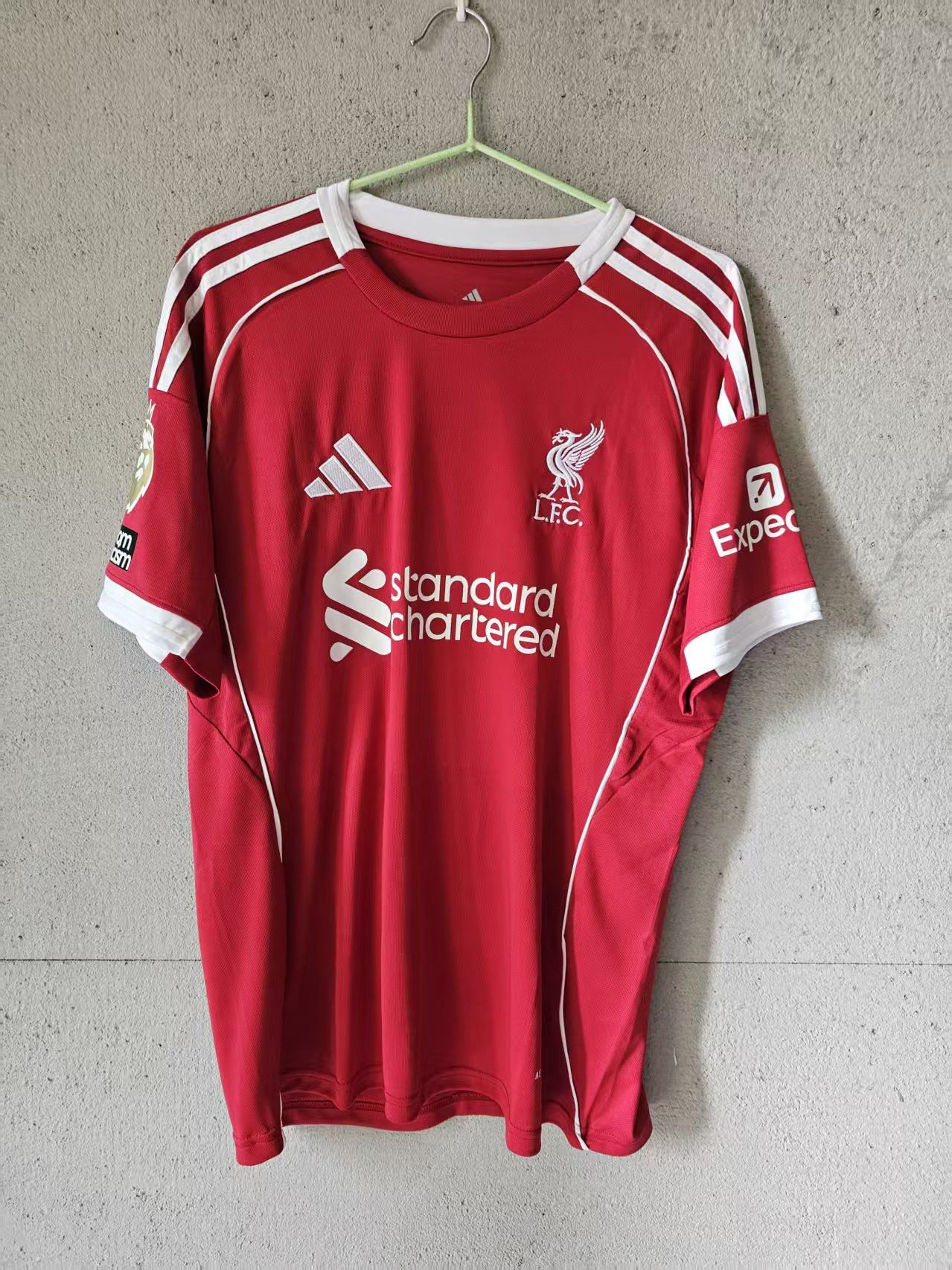 Other 2025 26 Liverpool #7 Florian Wirtz Jersey Size US S / EU 44-46 / 1 - 2 Thumbnail