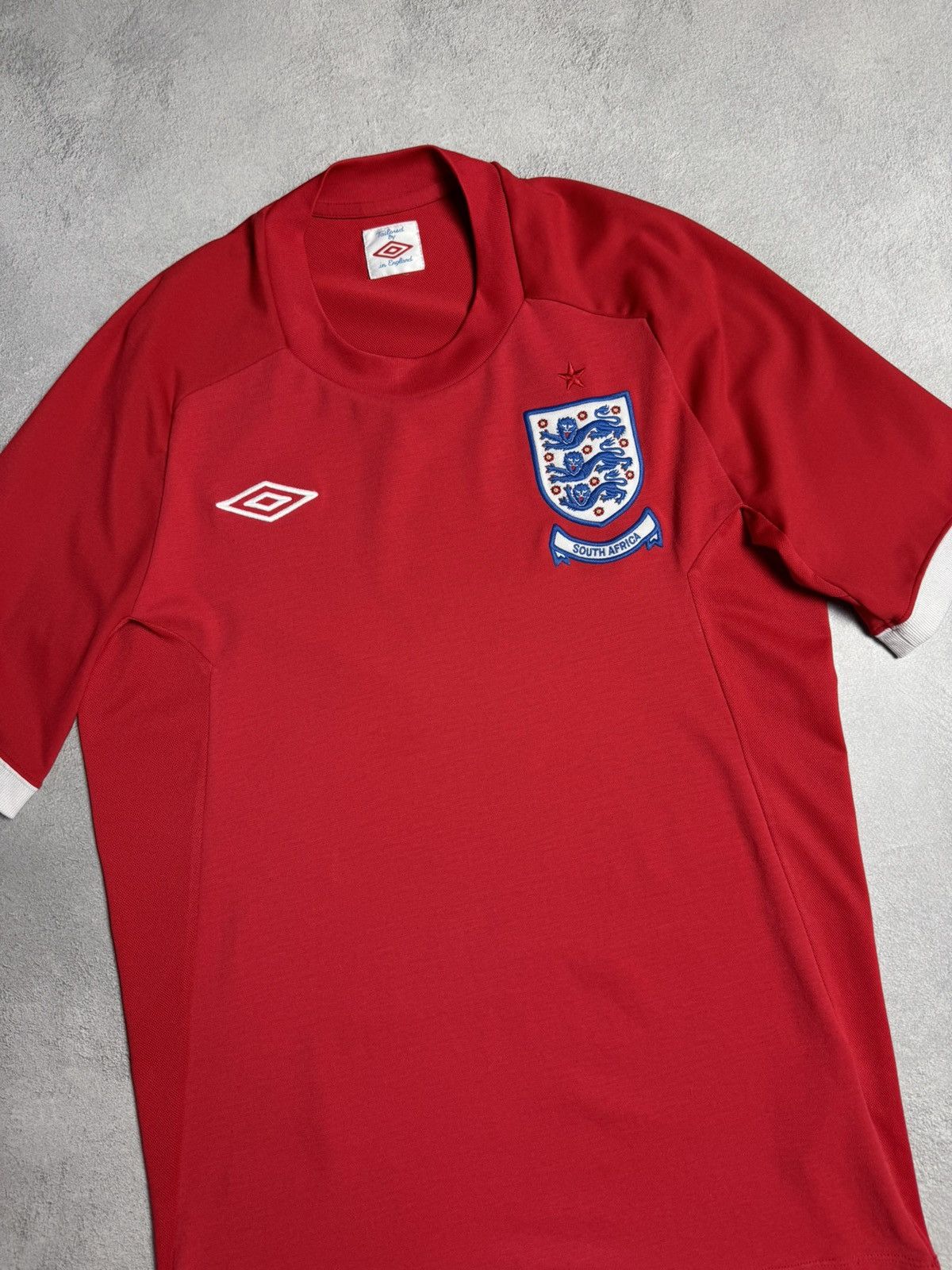 Umbro England 2010 2011 Away Football Shirt Soccer Jersey Umbro Size US M / EU 48-50 / 2 - 3 Thumbnail