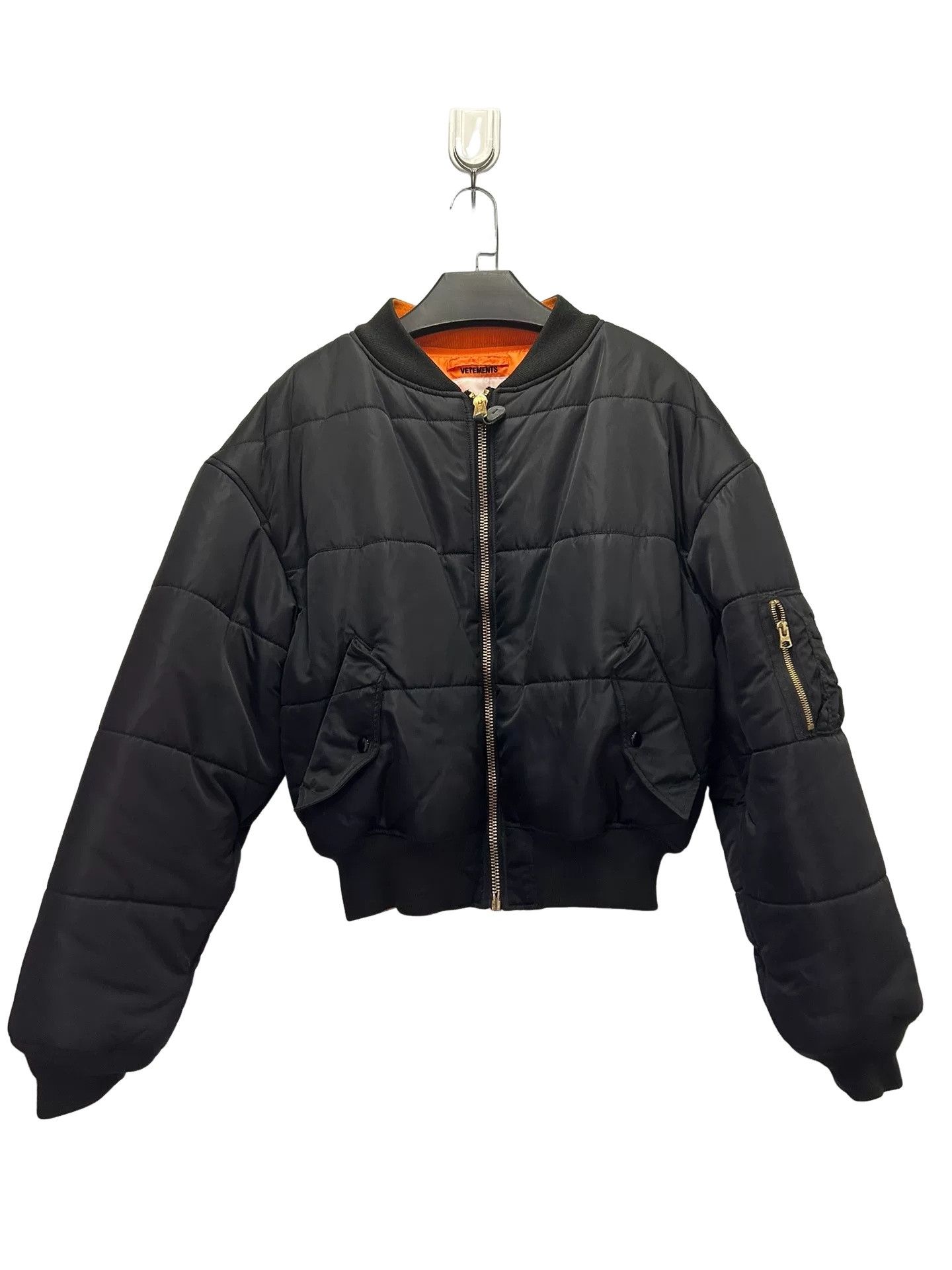 Vetements 17aw jacket ma-1 パーカー Vetements AW17 Reversible MA1 flag bomber jacket in black | Grailed