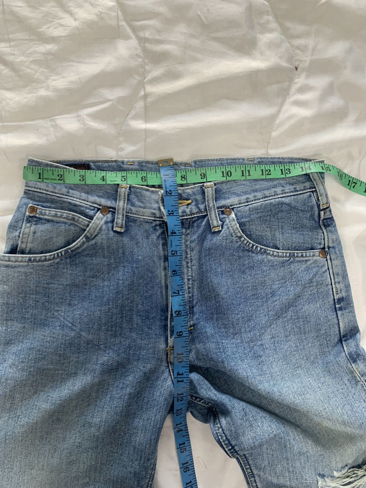 Lee DISTRESSED LEE RIDER LEF HAND SELVEDGE. Size US 30 / EU 46 - 14 Thumbnail