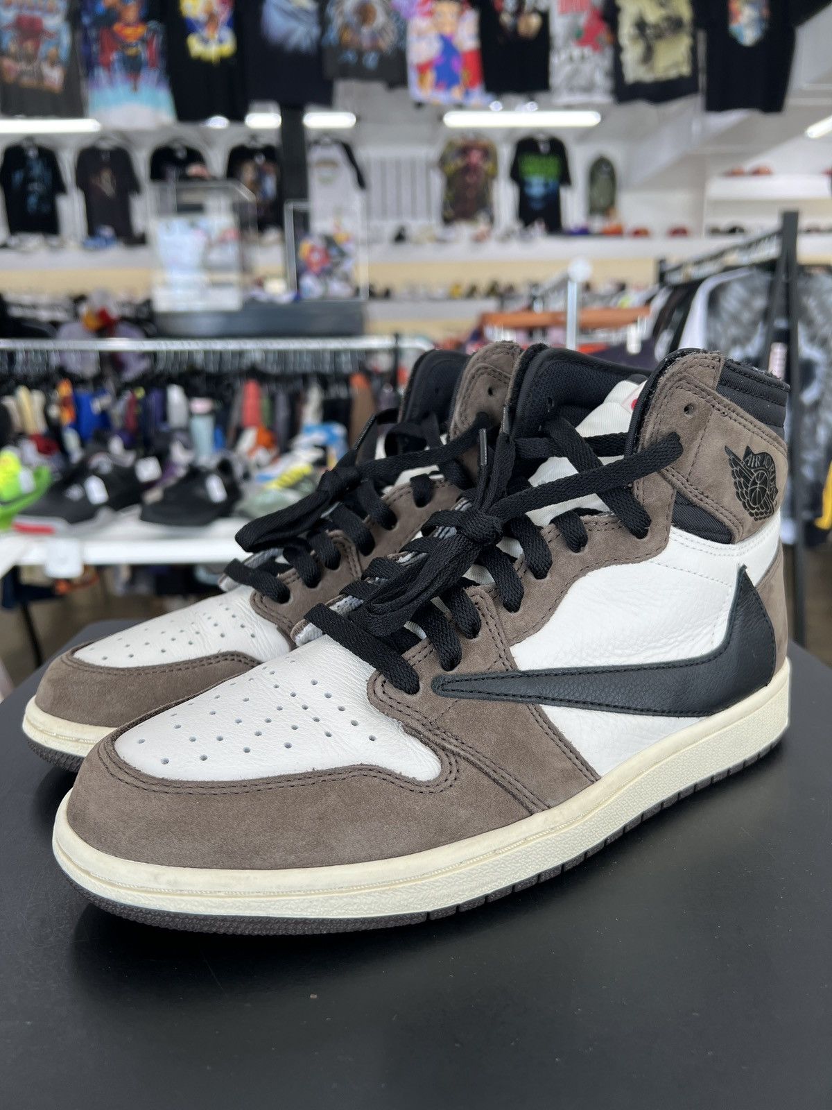 Jordan Brand × Travis Scott Air Jordan 1 High Travis Scott Mocha Sz. 9.5 (2019) Size US 9 / EU 42 - 1 Thumbnail