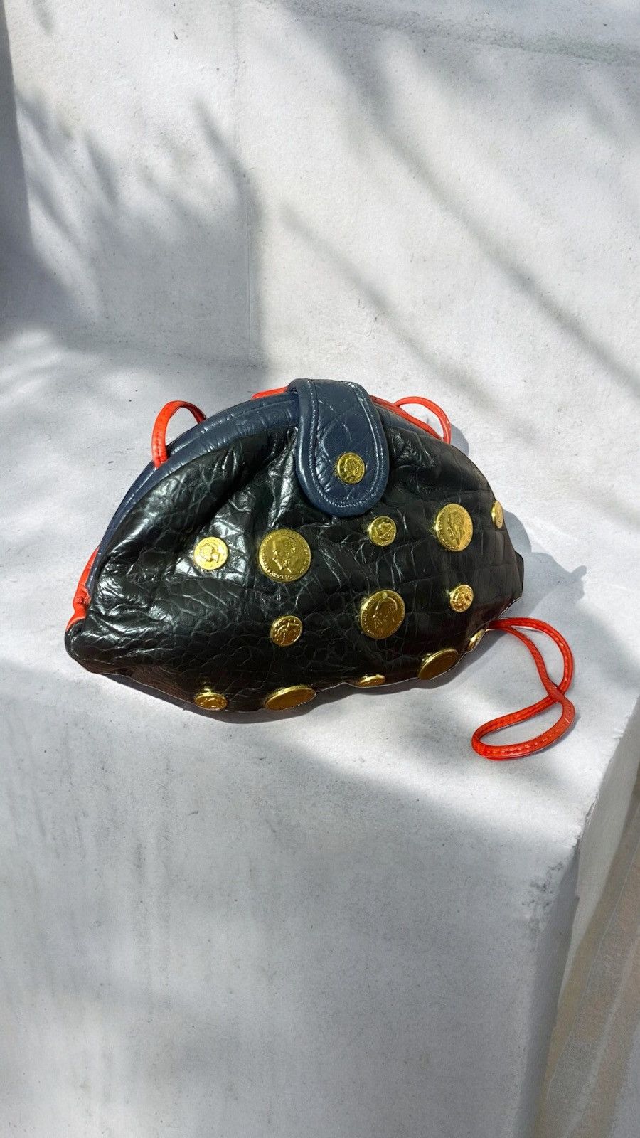 Vintage 1980’s vintage leather crossbody/ shoulder handbag. Size ONE SIZE - 1 Thumbnail