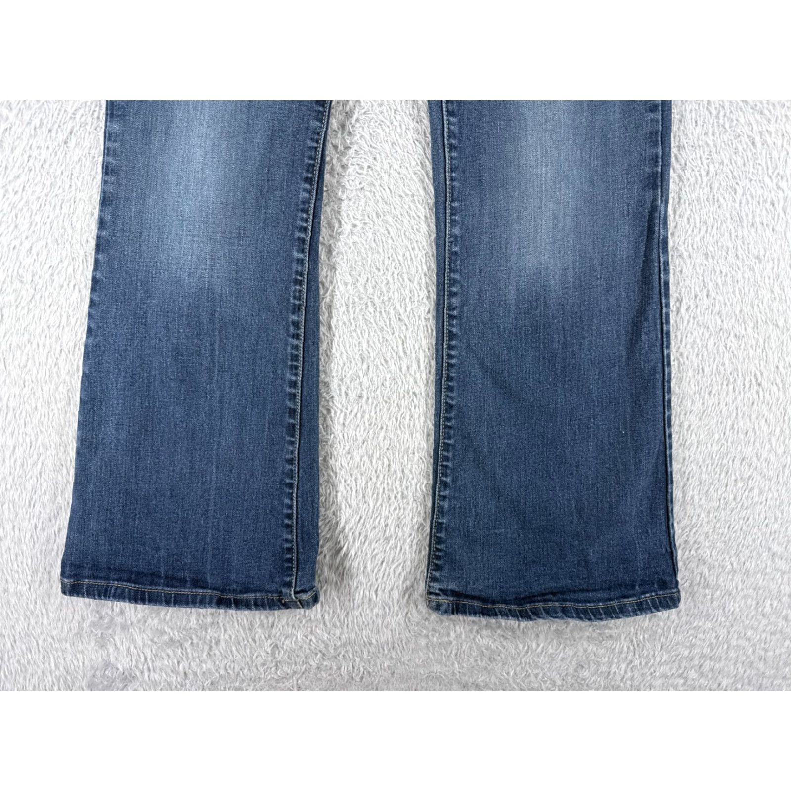 Calvin Klein Calvin Klein Jeans Women 10 Blue Denim Flared Mid Rise 30x27 Pants Brand: Calvin Klein Jeans Women 10 Blue Denim Flared Mid Rise 30x27 Size 32" / US 10 / IT 46 - 2 Thumbnail