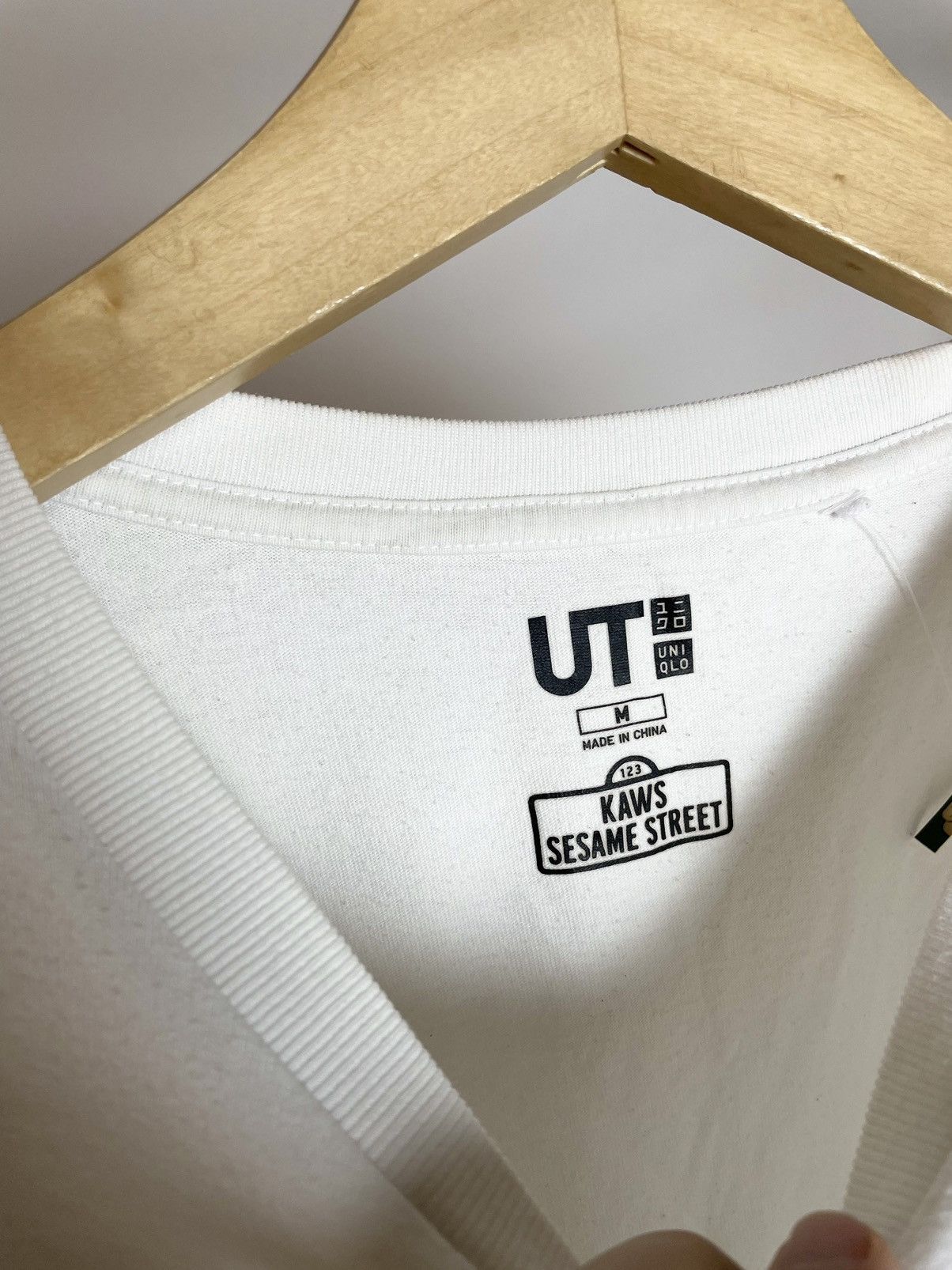 Kaws × Uniqlo Uniqlo x KAWS 👾 companion sesame street white tee t-shirt Size US M / EU 48-50 / 2 - 6 Thumbnail