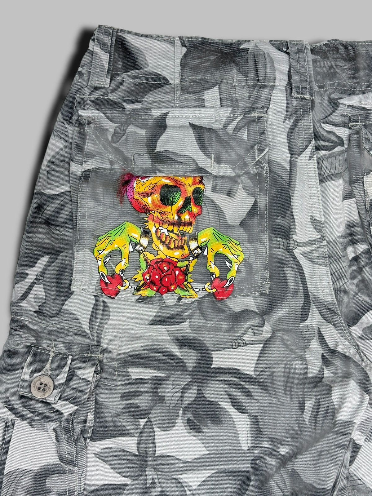 🔥 ED HARDY Y2k FLORAL OVER PRINT SKULL LOGO CARGO SHORTS Shorts