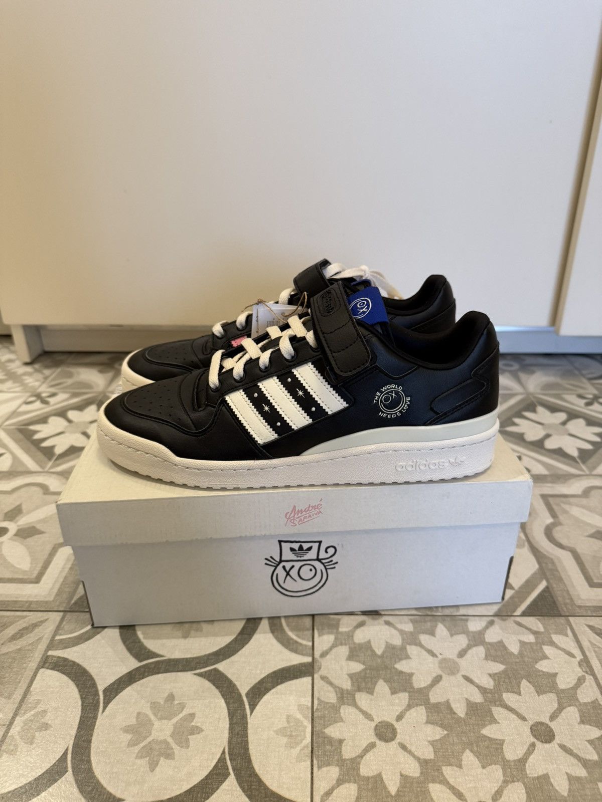 Adidas Adidas forum low andre saraiva Size US 10 / EU 43 - 2 Thumbnail