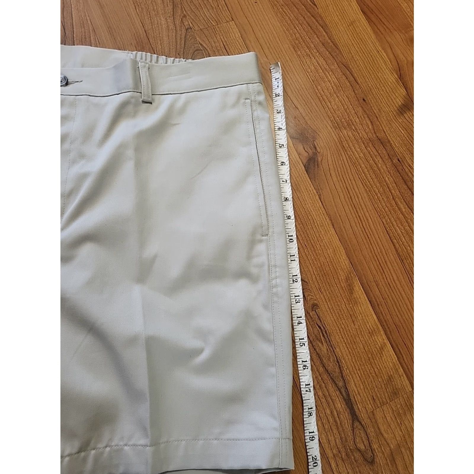 Roundtree & Yorke VINTAGE Roundtree & Yorke Flat Front Shorts Tan 42 Brown Chino Casual Travel NWT Men 42 Inseam 7in Size US 42 / EU 58 - 4 Thumbnail