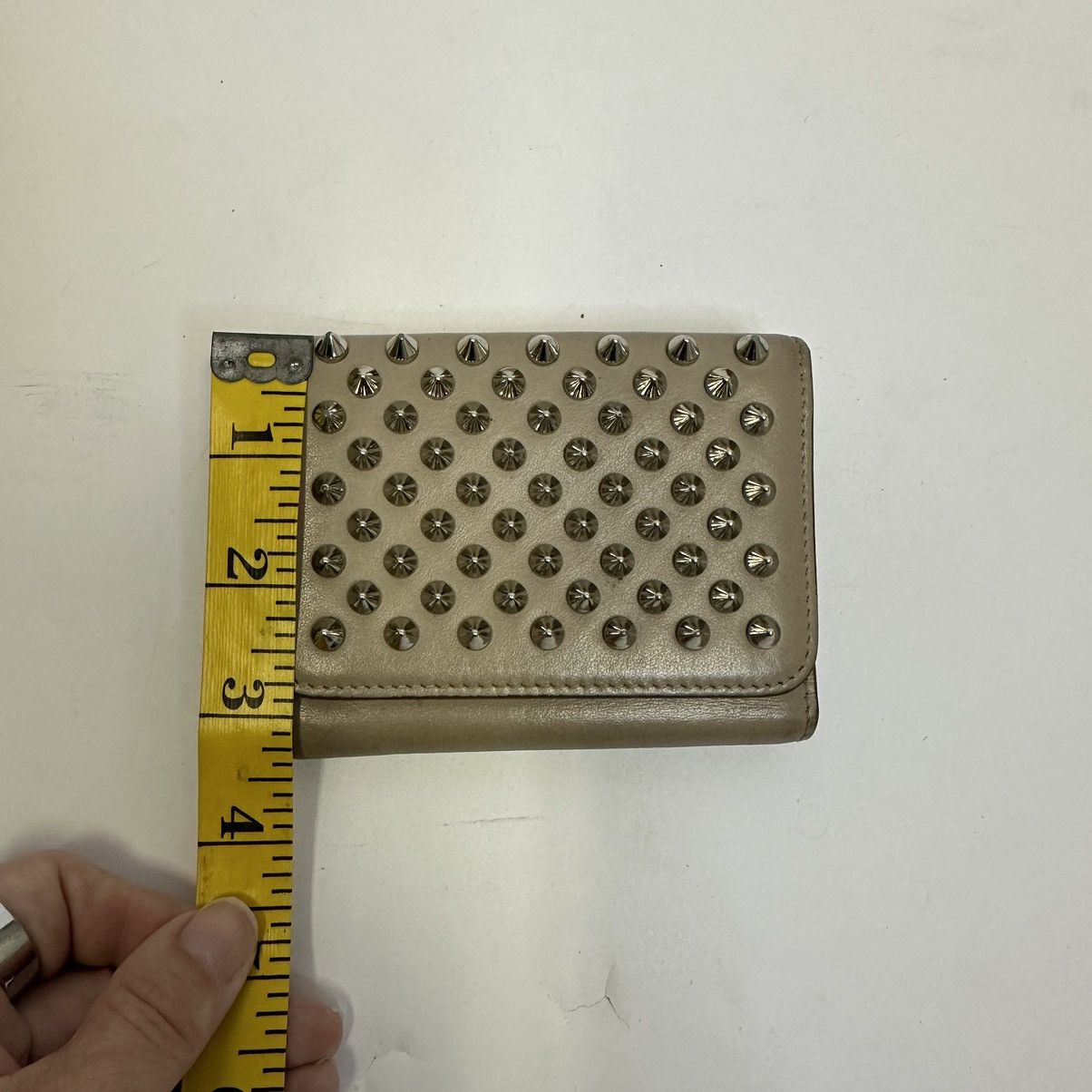 Christian Louboutin Christian Louboutin Spiked Leather Wallet Beige w Red Size ONE SIZE - 12 Thumbnail