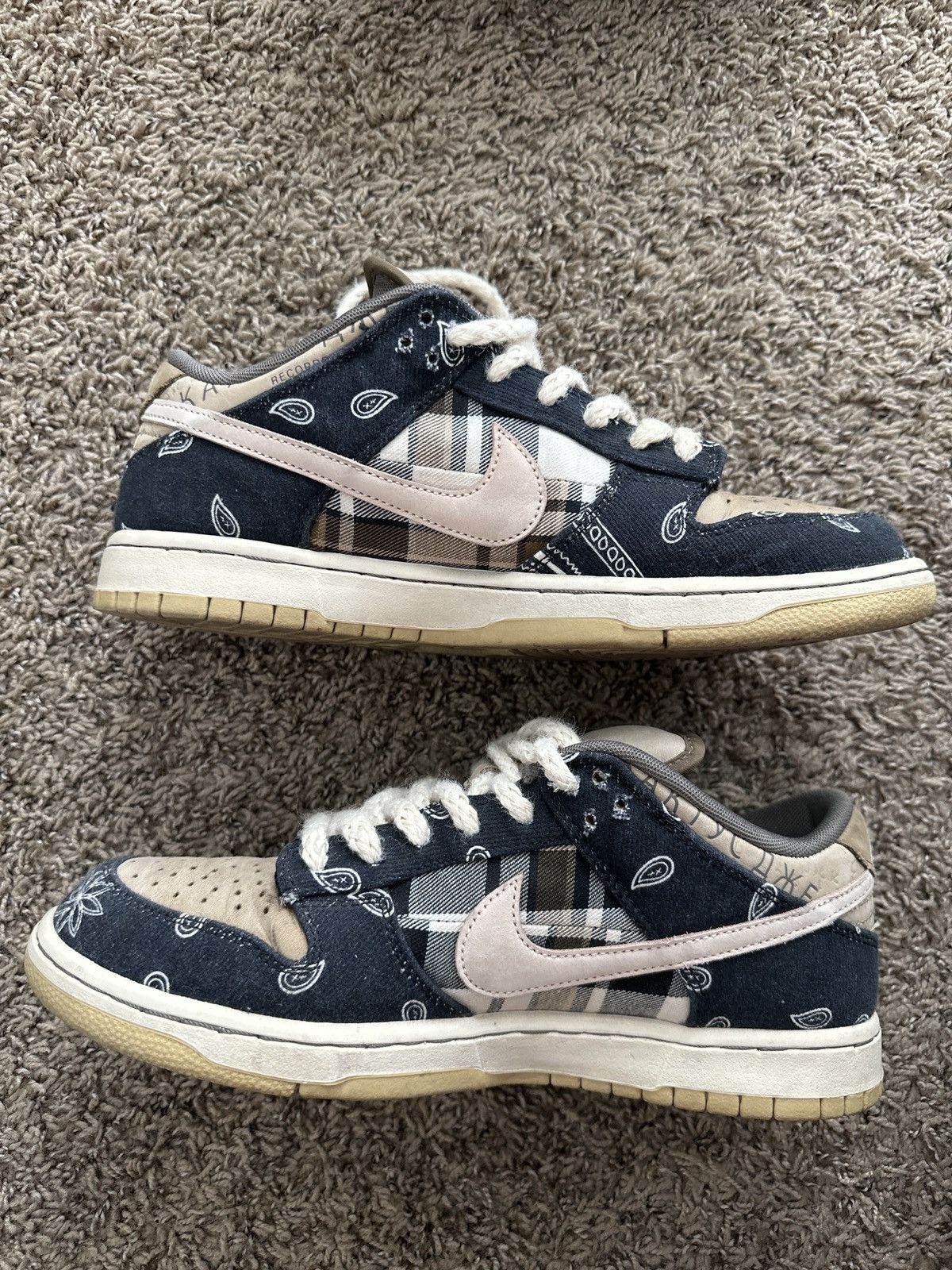 Nike × Travis Scott Travis Scott Nike sb dunk low Size US 10.5 / EU 43-44 - 2 Thumbnail