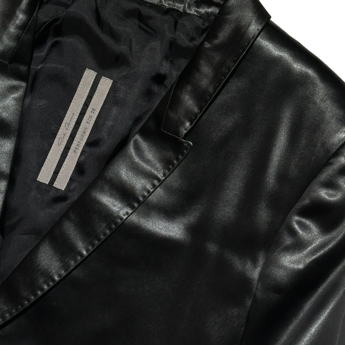 Rick Owens × Rick Owens Drkshdw $2,700 FW20 padded shoulder glossy blazer Size US M / EU 48-50 / 2 - 2 Thumbnail