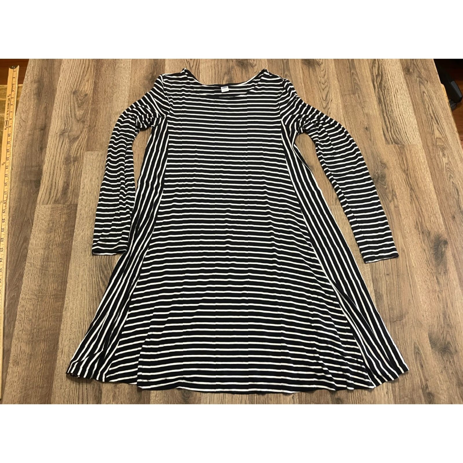 Old Navy Old Navy Dress Women’s Size Medium Black White Striped A-Line Long Sleeve Knee Length Size M / US 6-8 / IT 42-44 - 2 Thumbnail