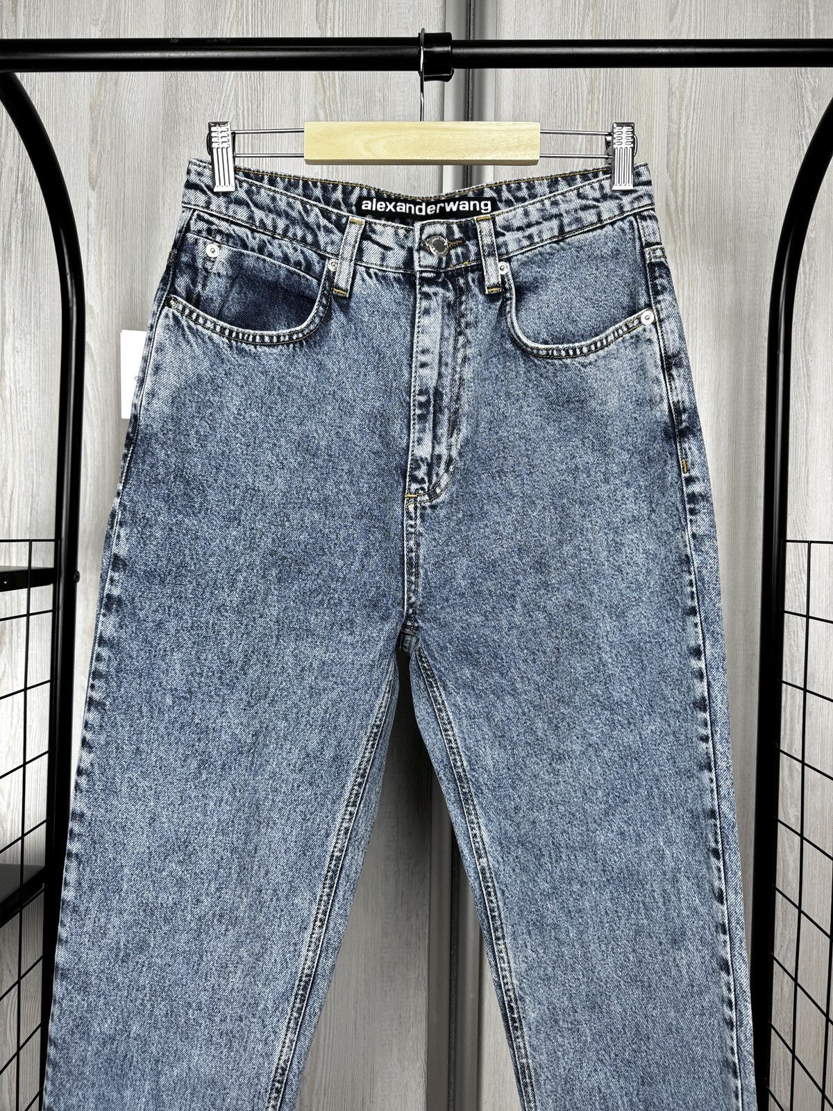 Alexander Wang Alexander Wang light blue Mom High Rise denim jeans size 28 Size 28" / US 6 / IT 42 - 4 Thumbnail