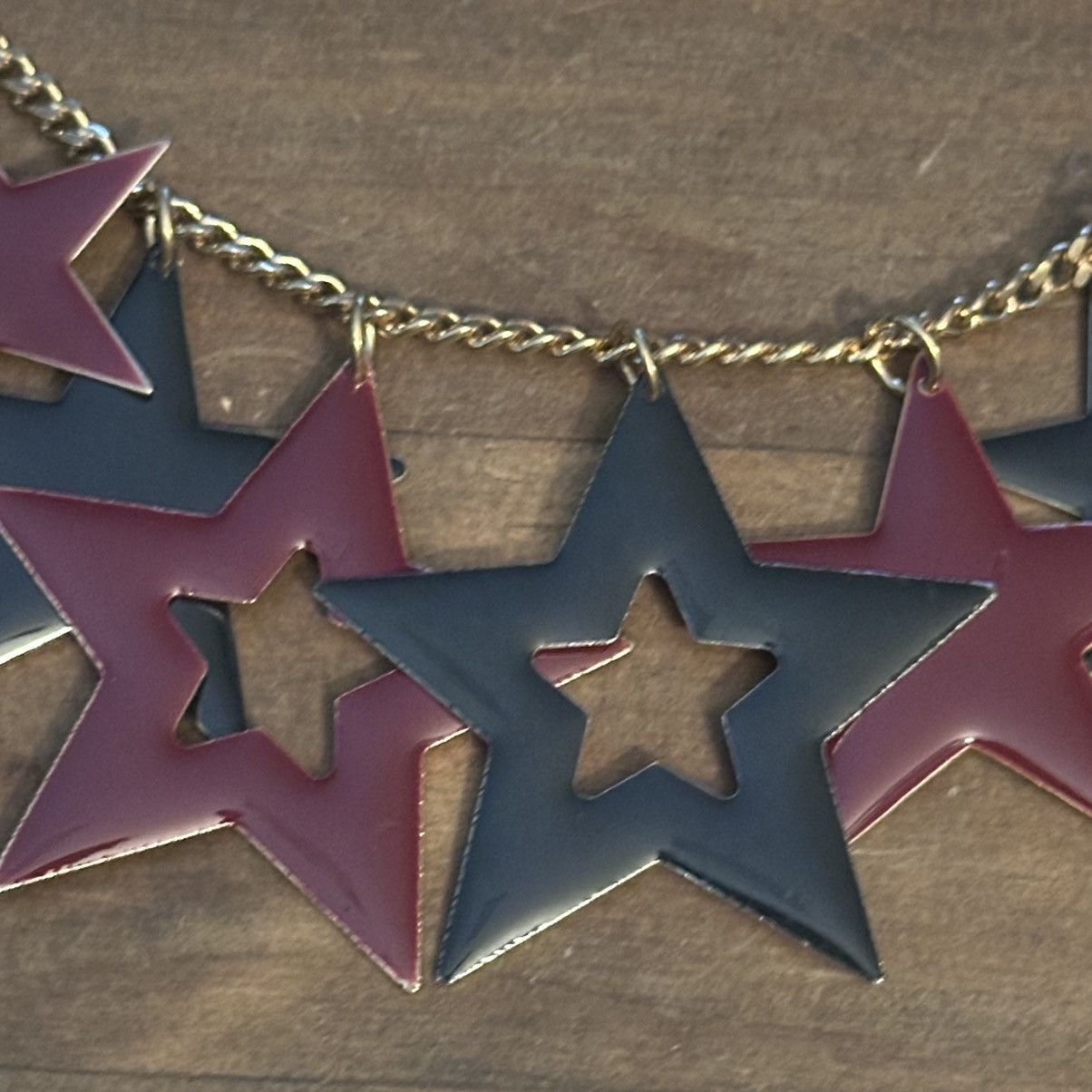 Other Reversible gold tone burgundy & black stars dangle necklace Size ONE SIZE - 4 Thumbnail