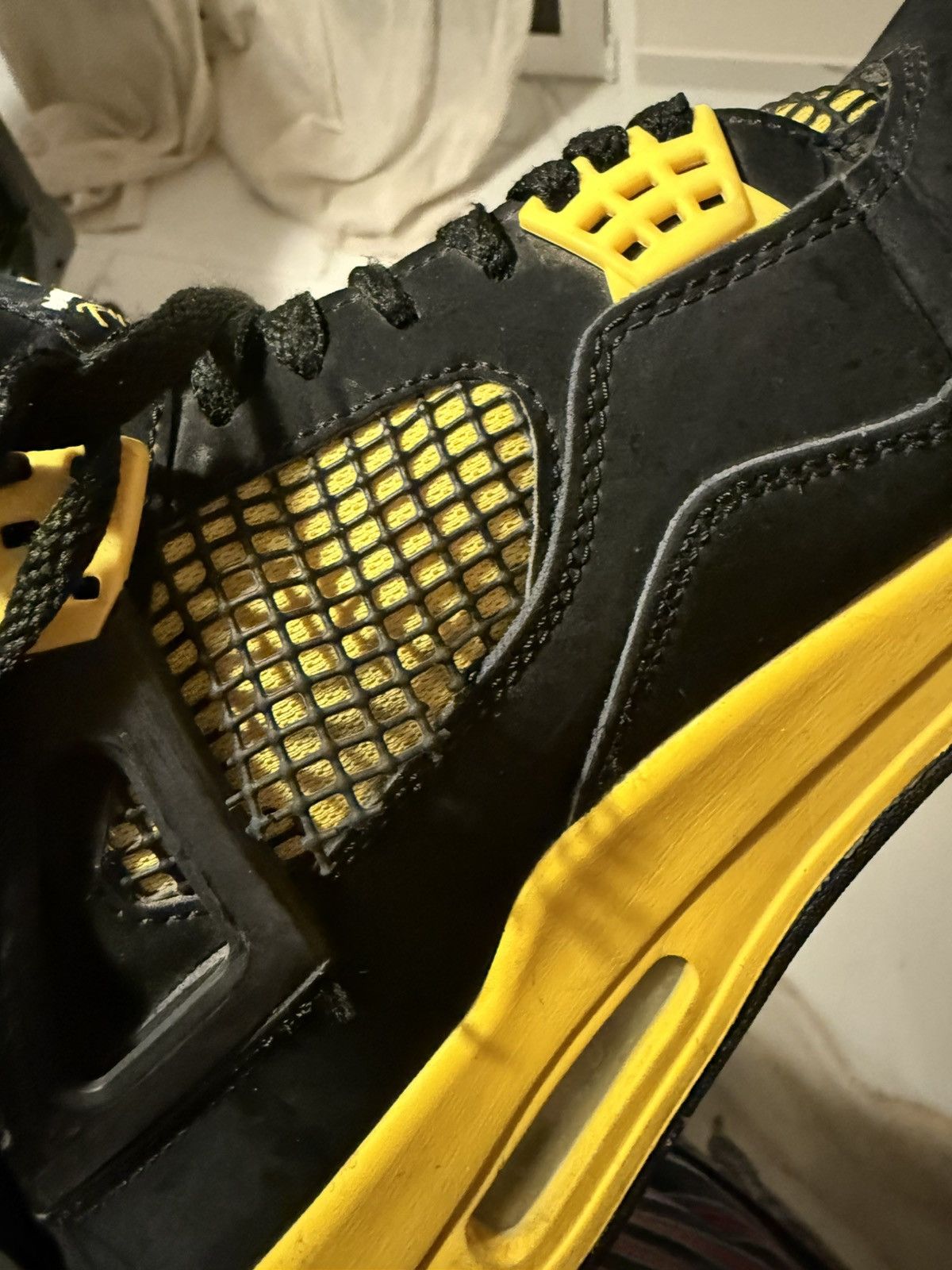Jordan Brand Jordan 4 Thunder ( DAMAGED NET ) Size US 11 / EU 44 - 3 Thumbnail