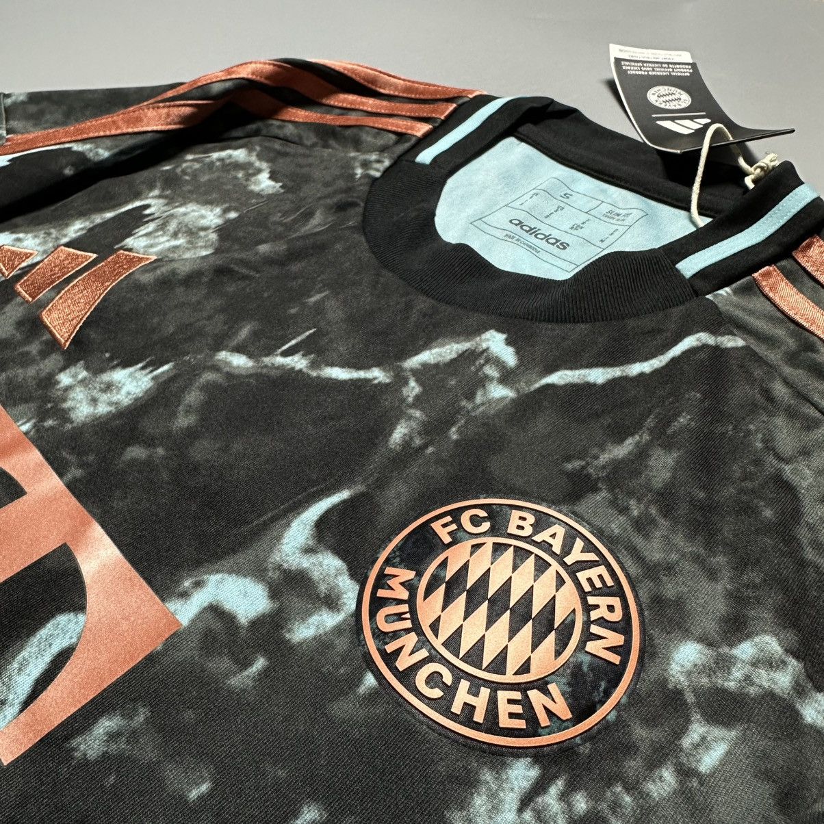 Vintage BAYERN ADIDAS 2024/2025 FOOTBALL AWAY JERSEY #17 OLISE Size US S / EU 44-46 / 1 - 7 Thumbnail