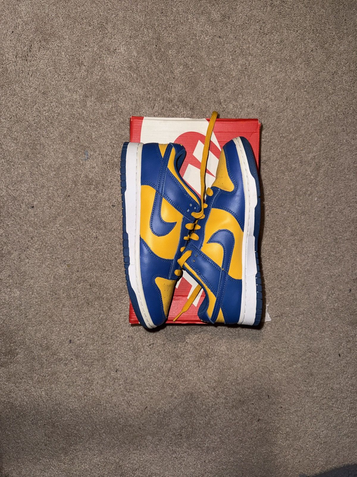 Nike UCLA Nike Dunk Low Size US 7 / EU 40 - 1 Thumbnail