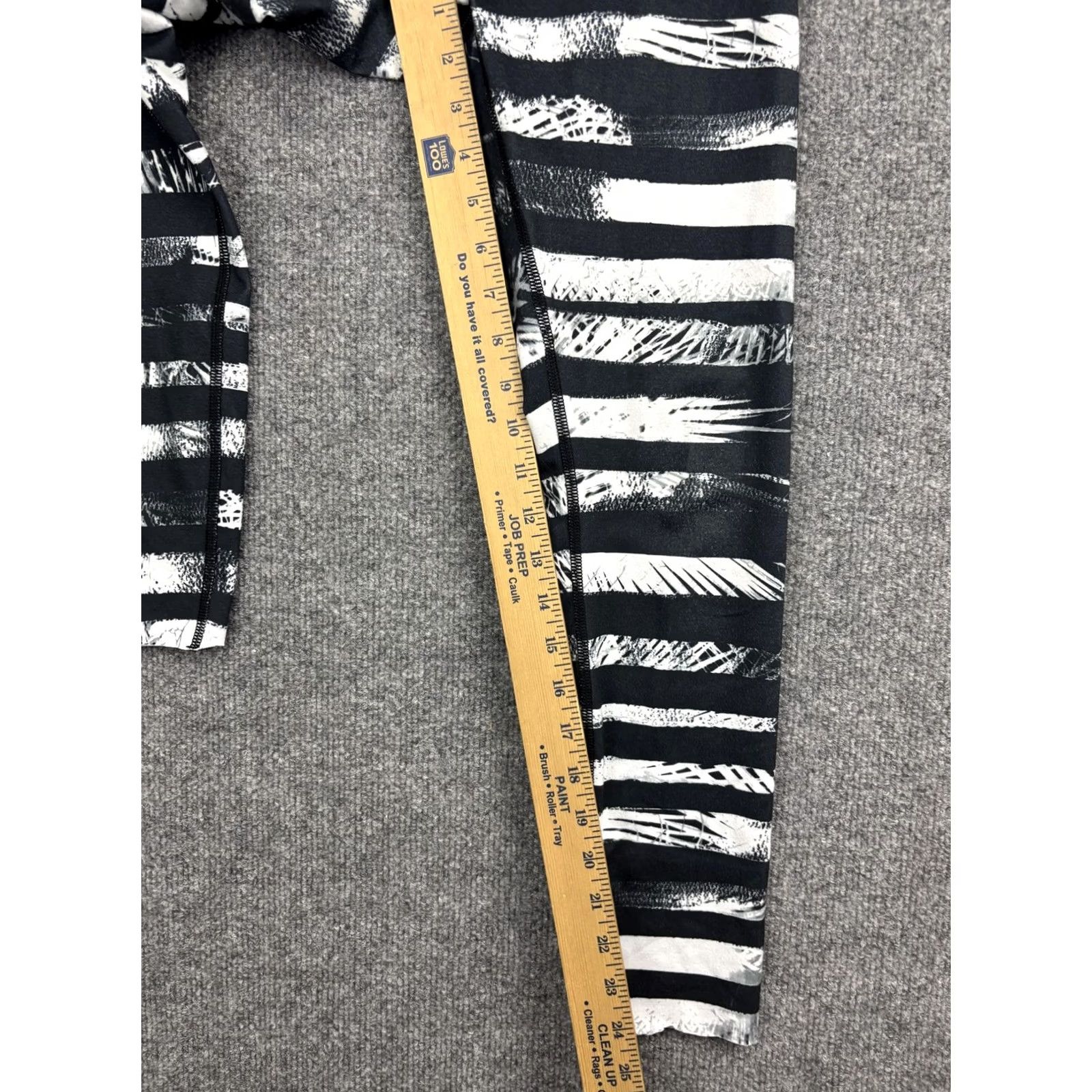 Lululemon Lululemon Pants Womens 4 Black White High Rise Ankle Leggings Yoga Activewear Pants Size 27" / US 4 / IT 40 - 4 Thumbnail