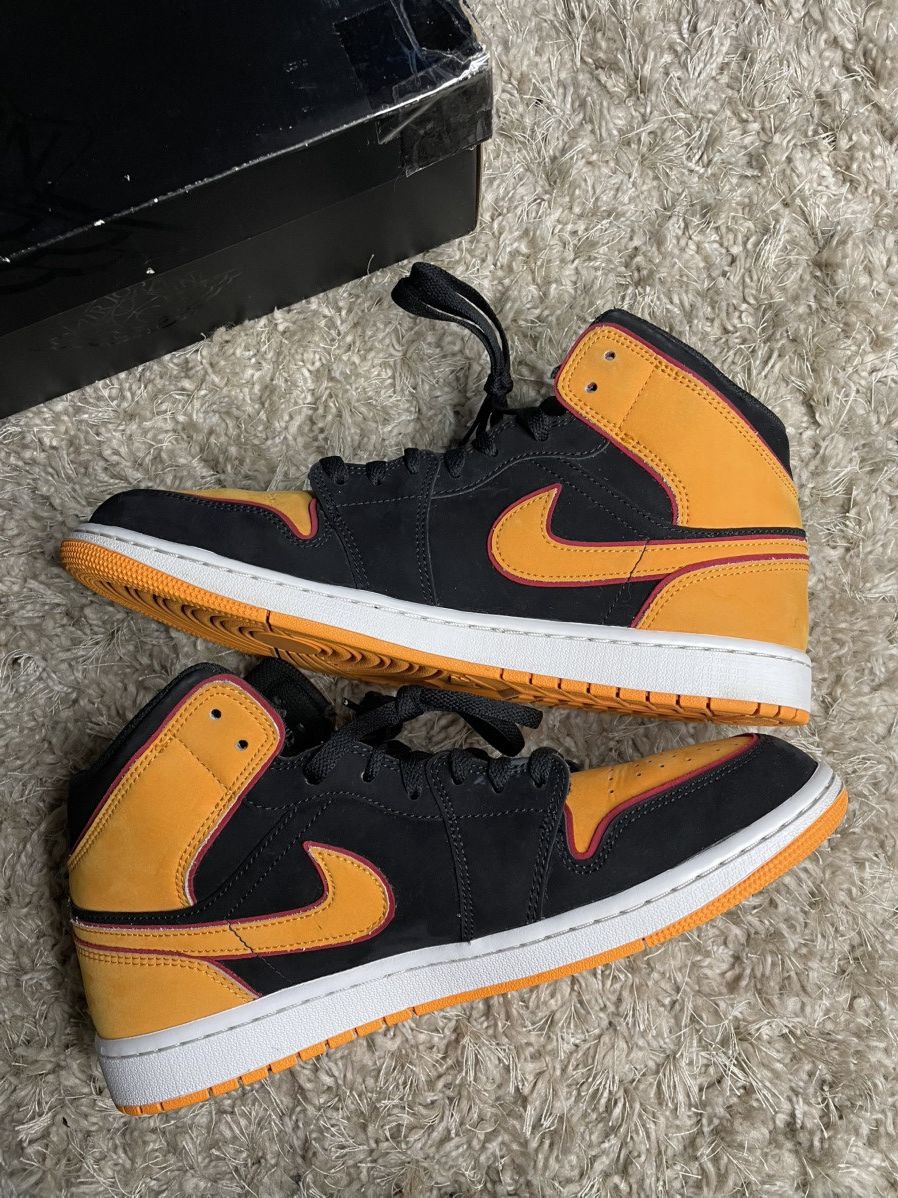 Jordan Brand Jordan 1 Mid SE vivid orange Size US 11.5 / EU 44-45 - 3 Thumbnail