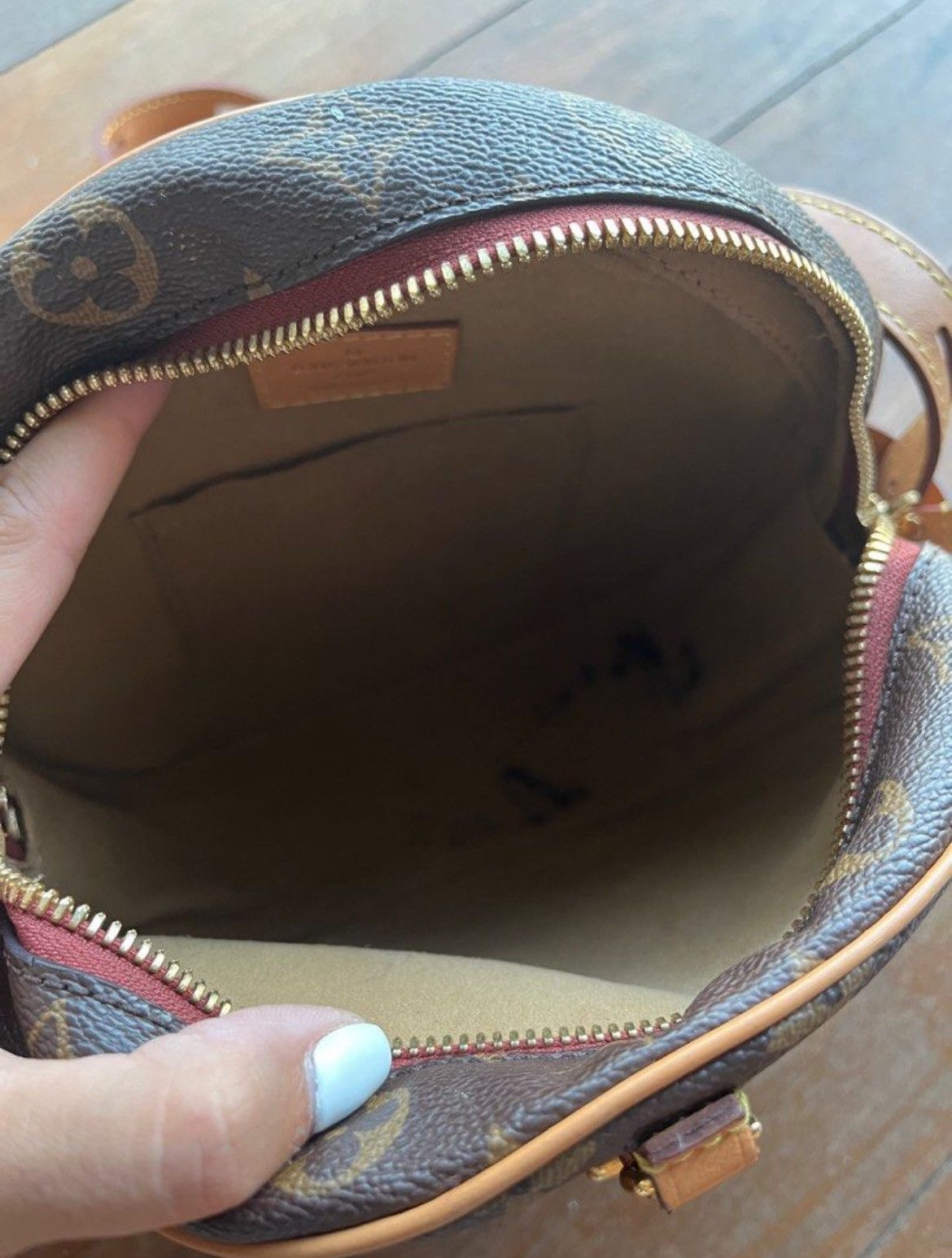 Louis Vuitton Louis Vuitton Boite Chapeau Souple (Monogram) Bag Size ONE SIZE - 6 Thumbnail