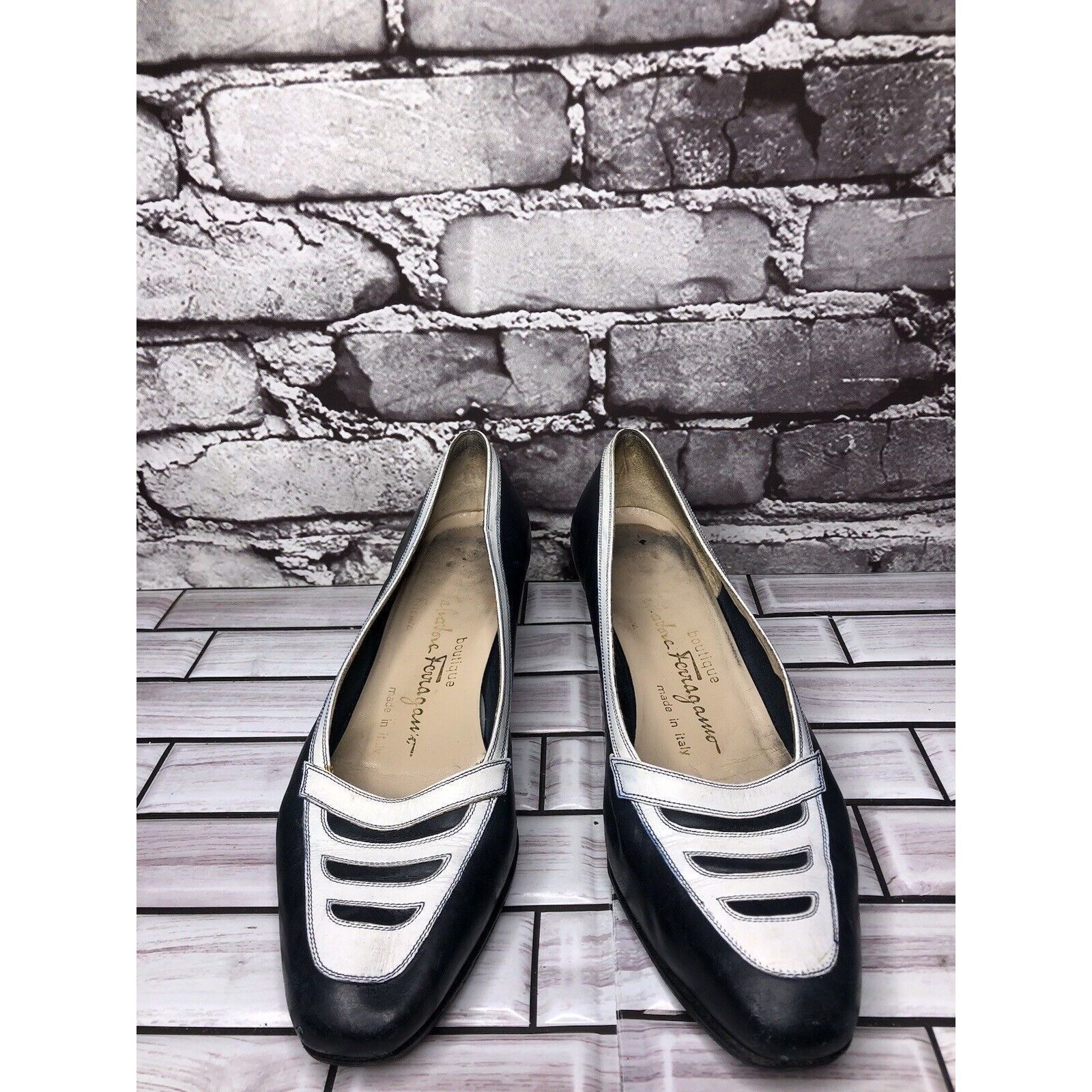 Salvatore Ferragamo Salvatore Ferragamo Boutique Blue Leather White Pump Heels W Size US 8 / IT 38 - 2 Thumbnail