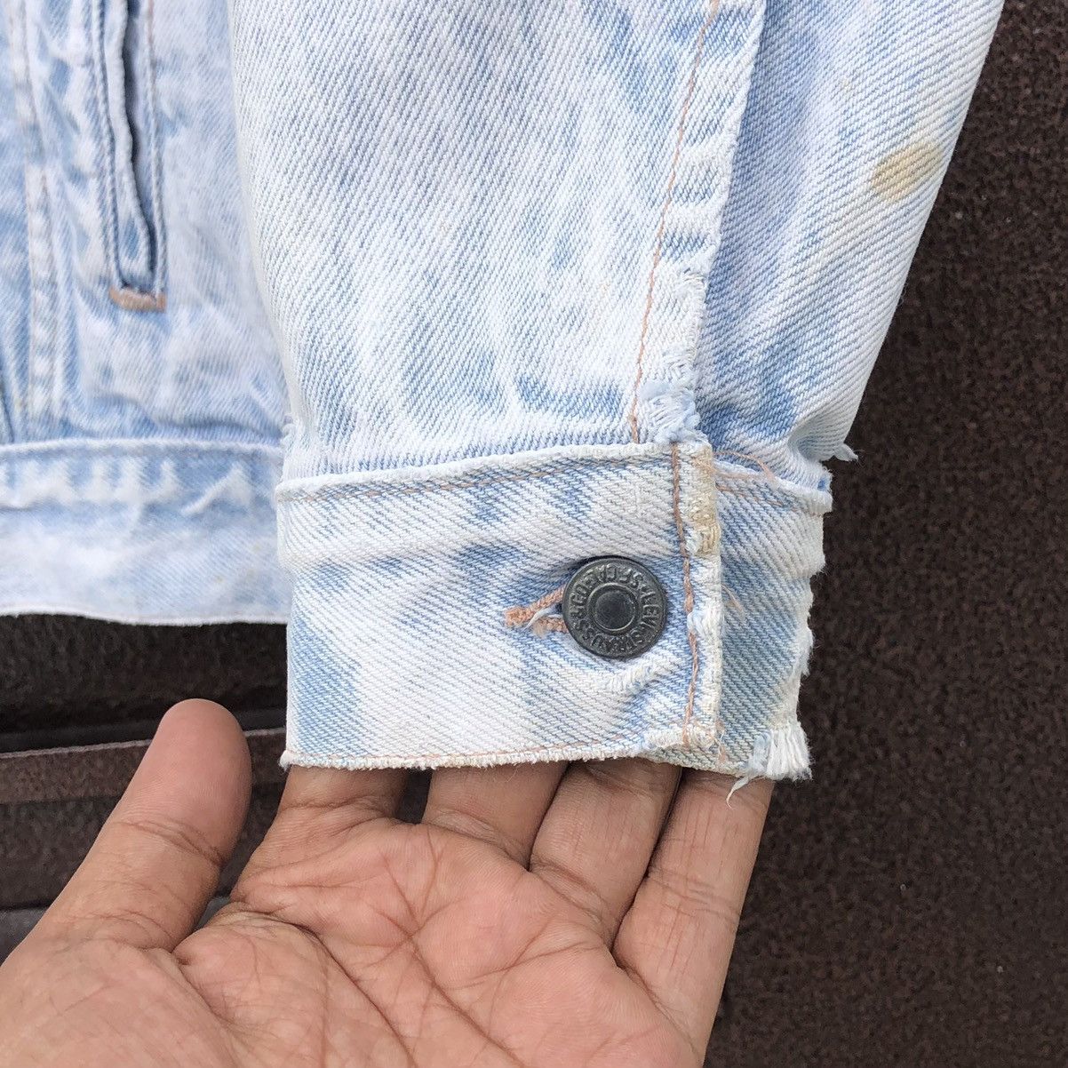 Levi's VTG Levis Light Wash Blue Denim Distressed Trucker jacket Size US M / EU 48-50 / 2 - 17 Thumbnail