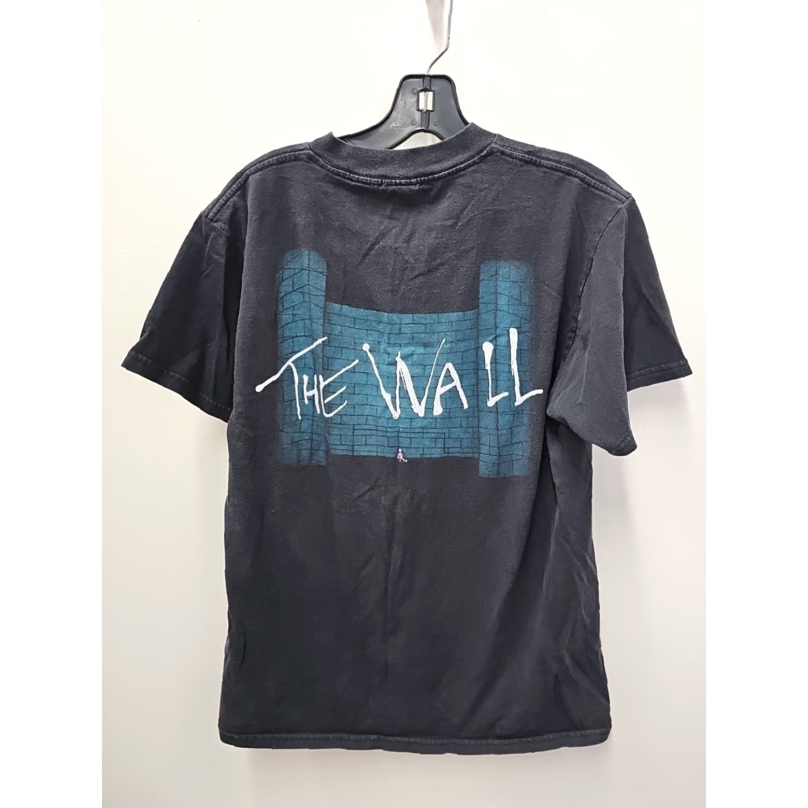 Vintage Vtg 90's Pink Floyd the Wall T-Shirt Medium Licensed Winterland Unisex Adults M Black 90s Theme Mens Womens Boys Girls Size US M / EU 48-50 / 2 - 6 Thumbnail