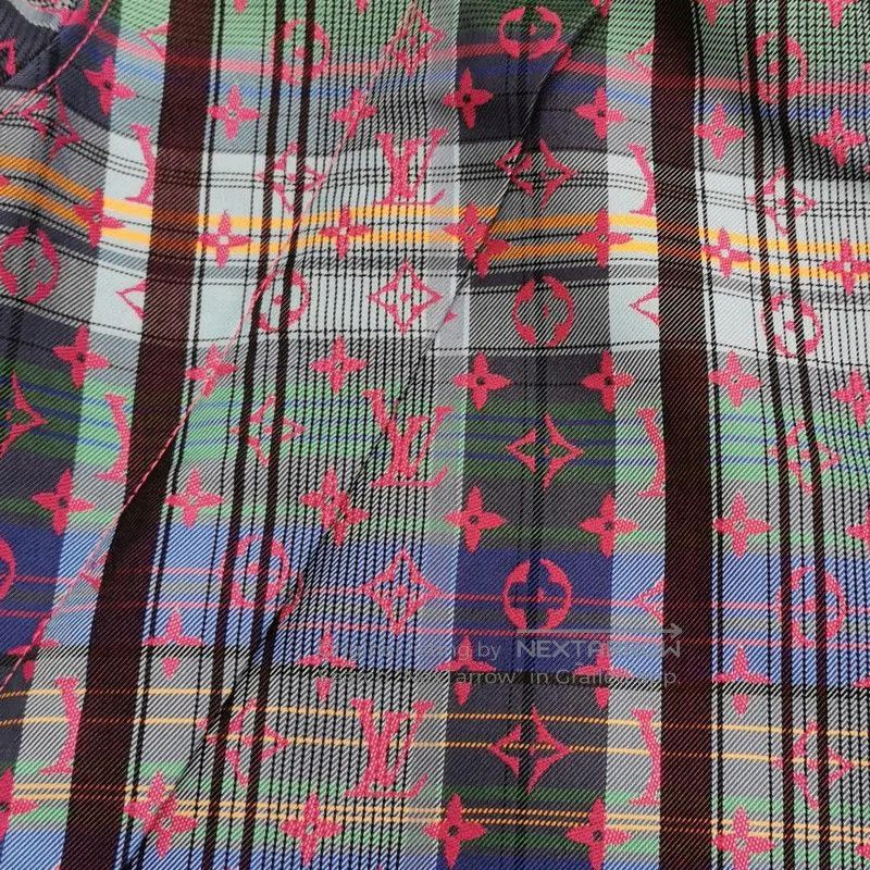 Louis Vuitton Louis Vuitton Colorful Logo Hooded Jacket Size 44. Size US L / EU 52-54 / 3 - 3 Thumbnail
