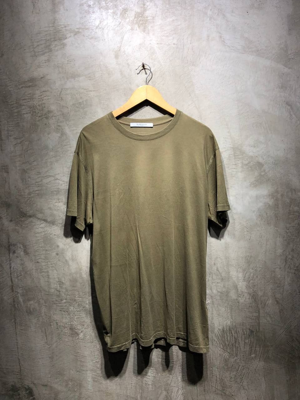 Givenchy Givenchy Silk Embroidered Hem Logo tee Size US L / EU 52-54 / 3 - 1 Thumbnail