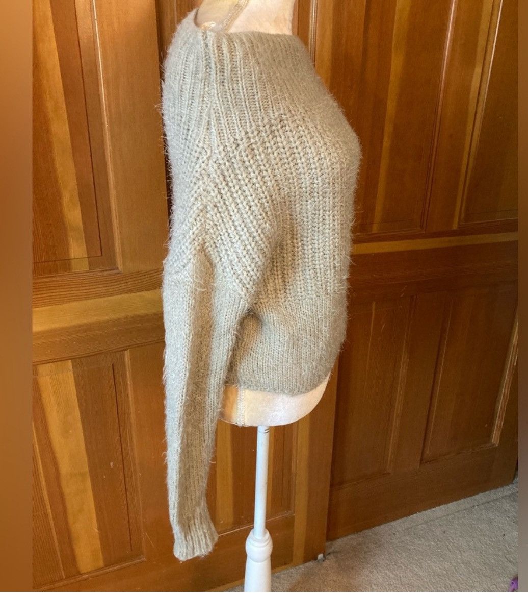 Designer × Other NWOT, Active USA Women’s Grey Off Shoulder Sweater. Size S / US 4 / IT 40 - 9 Thumbnail