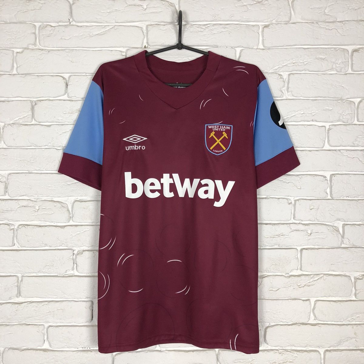 Umbro West Ham United 2023 2024 home soccer jersey Size US M / EU 48-50 / 2 - 1 Thumbnail