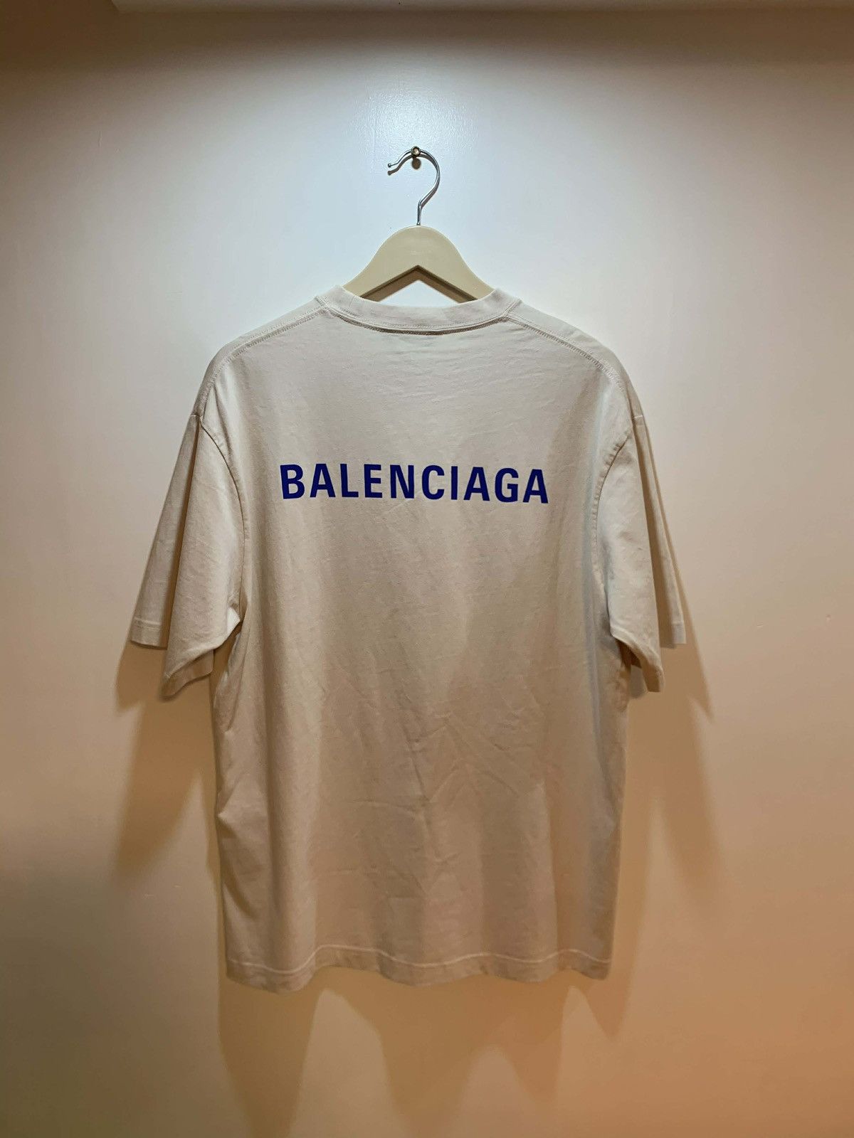 Balenciaga Balenciaga Badge Logo Tee Beige Size US M / EU 48-50 / 2 - 1 Thumbnail