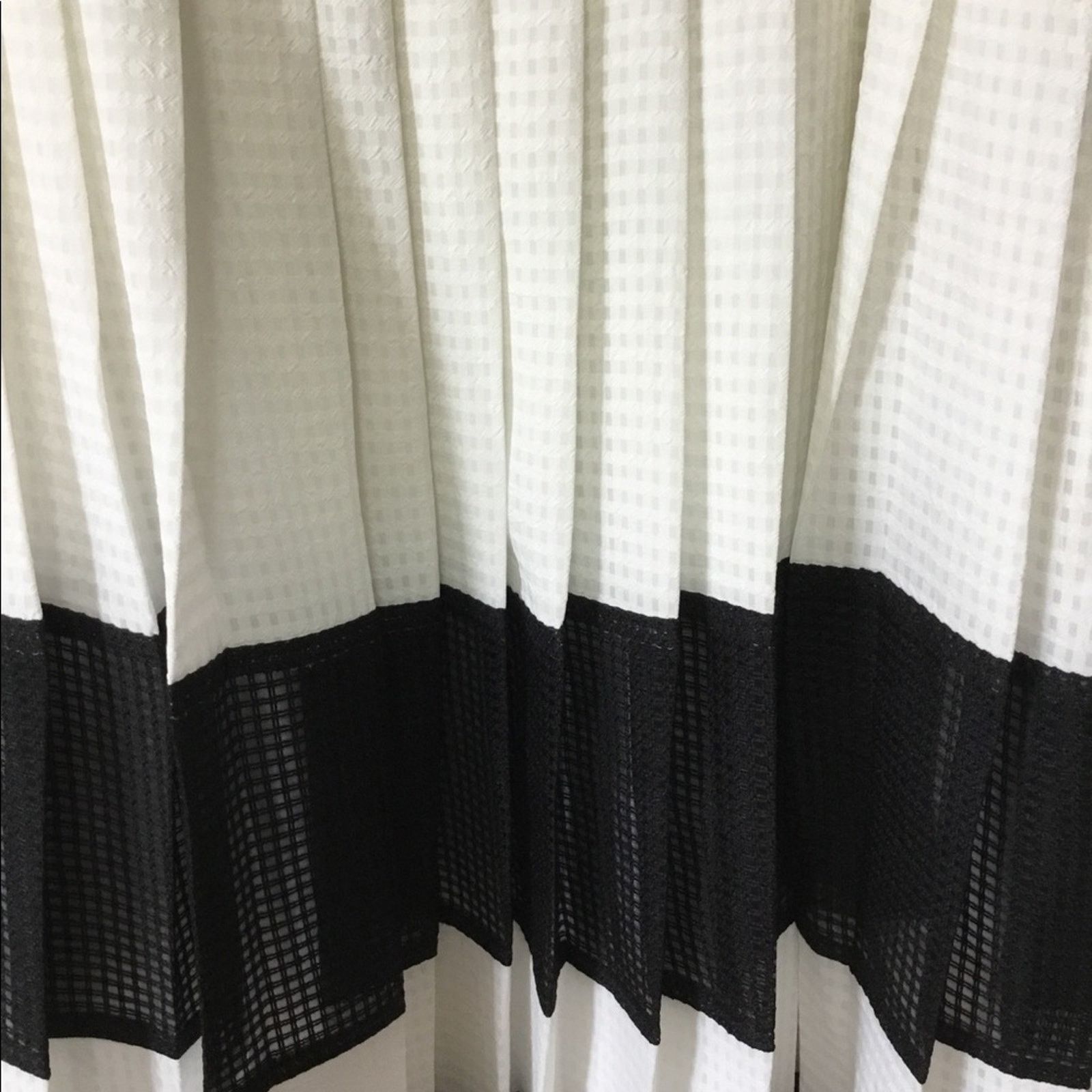 Banana Republic Banana Public White & Black Pleated Midi Skirt Size 28" / US 6 / IT 42 - 2 Thumbnail