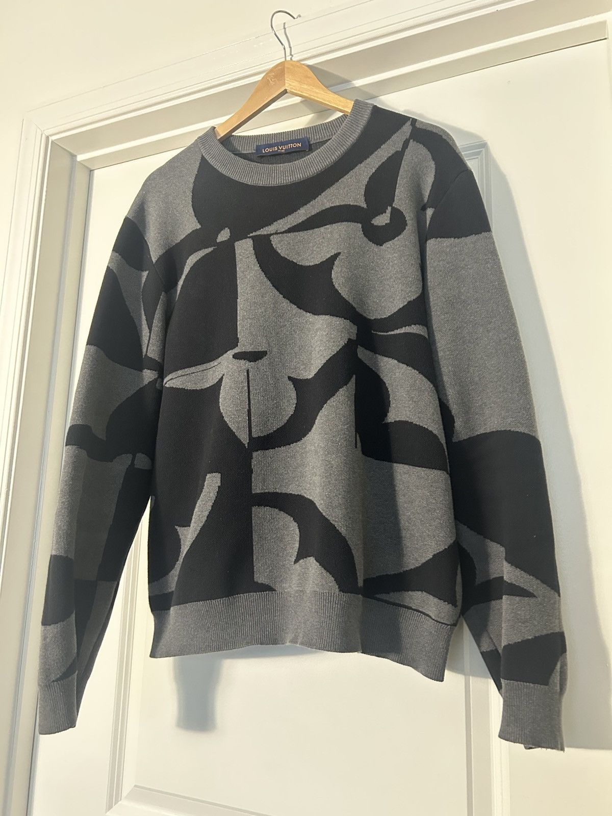 Louis Vuitton Louis vuitton monogram flower crew neck sweater black grey Size US M / EU 48-50 / 2 - 1 Thumbnail