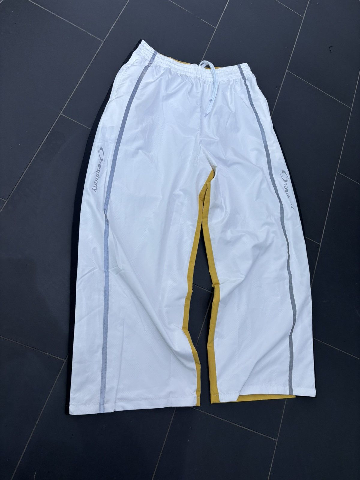 The GV Gallery The GV Gallery Half-Half Sweatpants Size US 38 / EU 54 - 1 Thumbnail