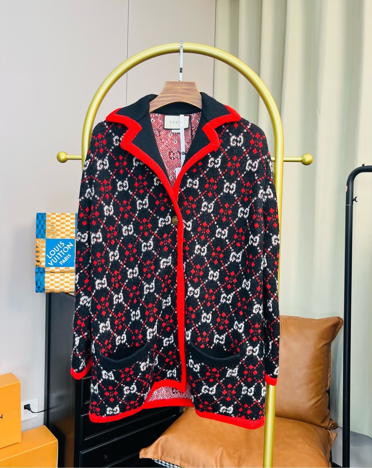 Gucci Black and red full-print vintage cardigan sweater 250 - Main Image