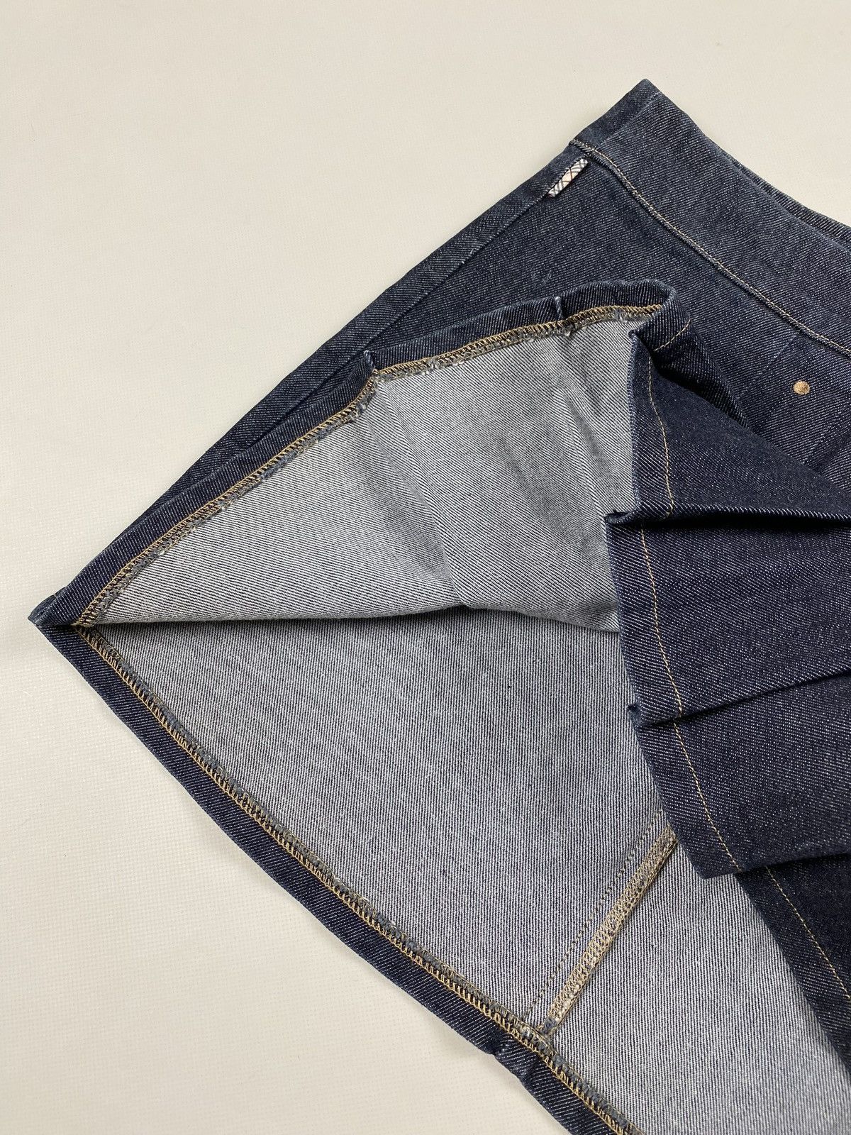 Burberry × Vintage Burberry London vintage Y2K denim mini skirt size US 10 Size 32" / US 10 / IT 46 - 8 Thumbnail