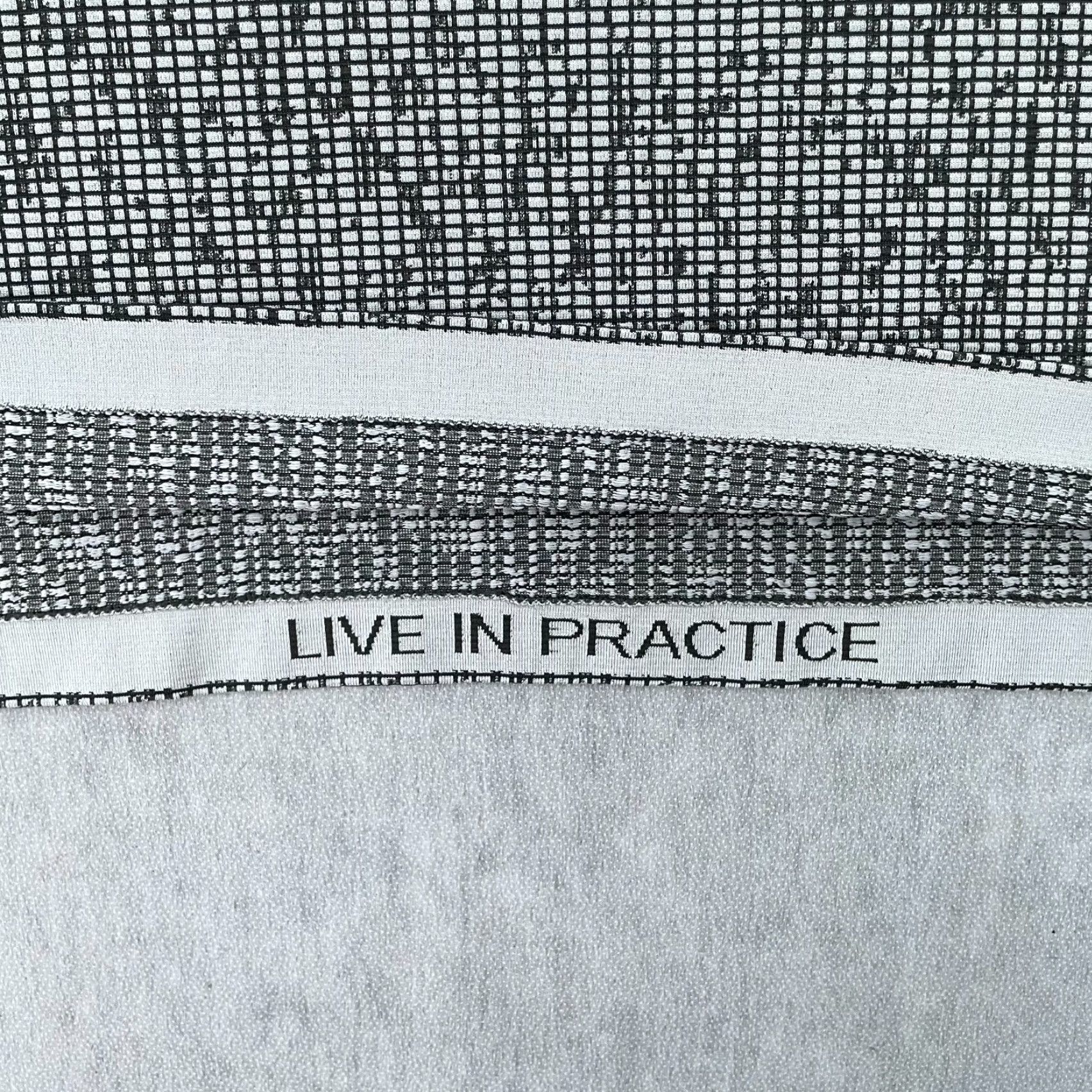 Lululemon VINTAGE Lululemon Polo Shirt Adults 2XL Gray Short Sleeve Activewear Gym Sports Size US XXL / EU 58 / 5 - 6 Thumbnail