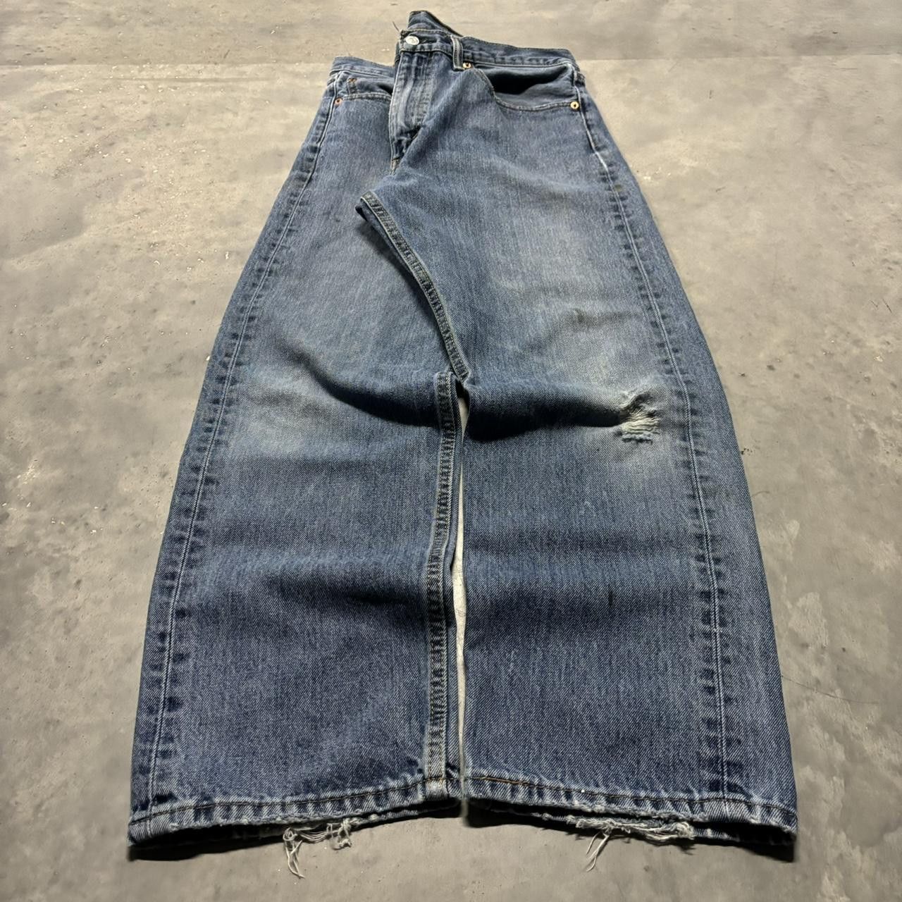 Levi's × Vintage Crazy Vintage Y2K/2000s Levi’s Medium Wash Essential Denim Jeans! Size US 34 / EU 50 - 3 Thumbnail