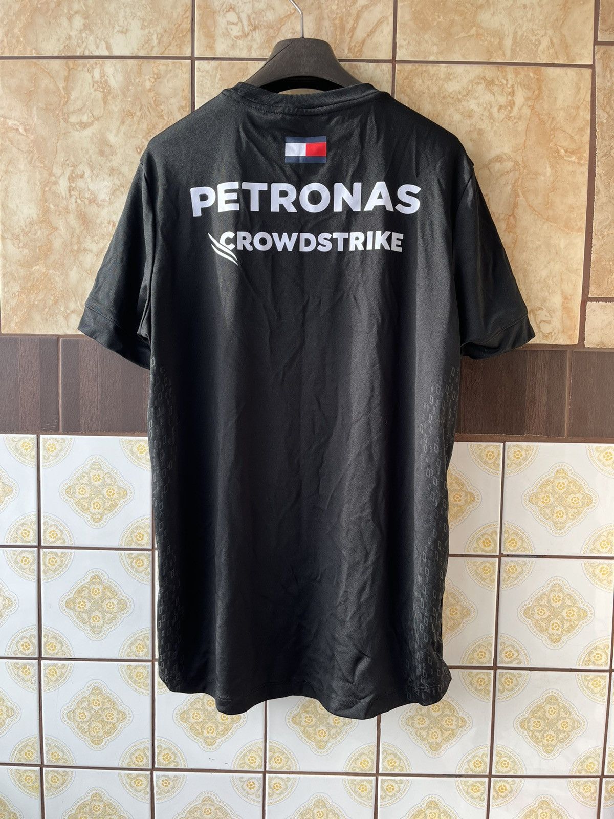 Formula 1 Petronas Mersedes AMG Crowdstrike tee shirt Size US S / EU 44-46 / 1 - 2 Thumbnail
