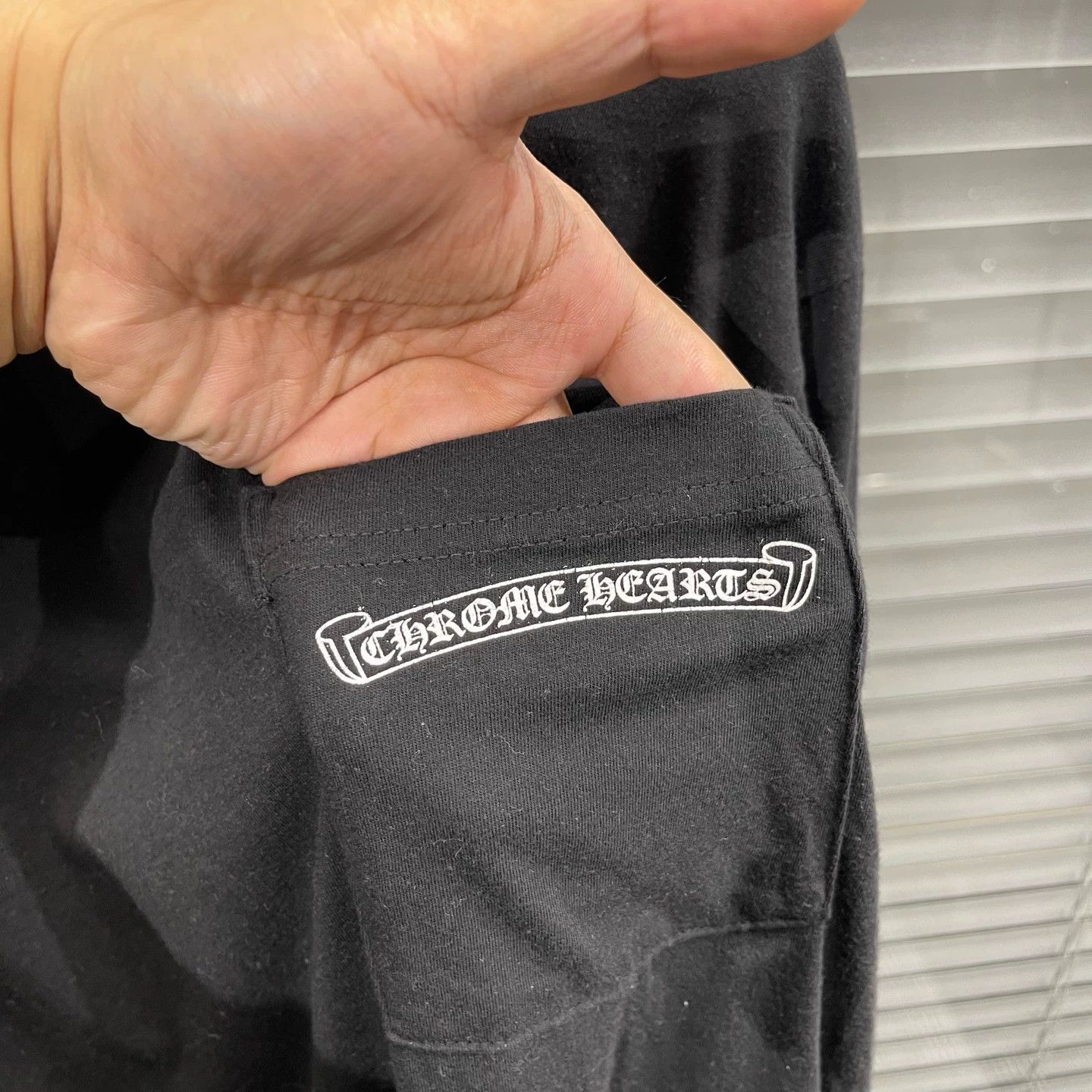 Chrome Hearts Chrome Hearts Scroll Logo Print LS M like new Size US M / EU 48-50 / 2 - 4 Thumbnail