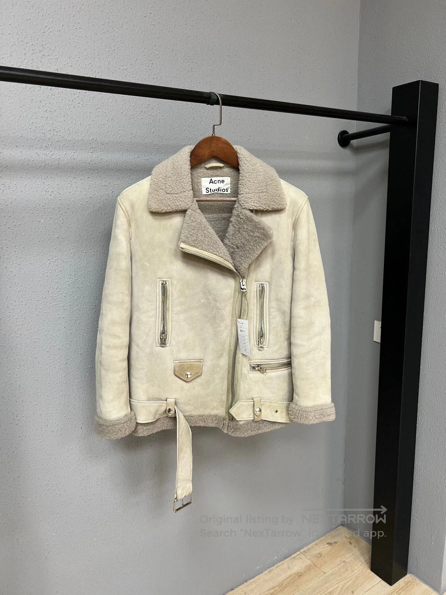 Acne Studios Acne Studios Beige Shearling Jacket Size 34. Size XS / US 0-2 / IT 36-38 - 1 Thumbnail