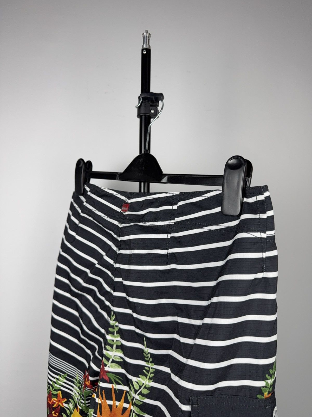 Quiksilver 00s Quiksilver Tropical Floral Surf Board Shorts Size 34 Size US 34 / EU 50 - 11 Thumbnail