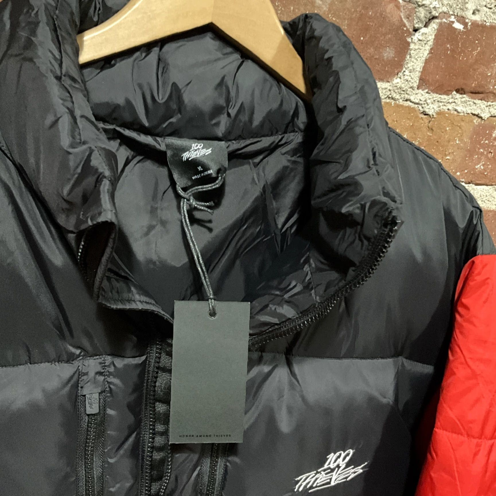 100 Thieves 100 Thieves Jacket XL Red/Black Puffer Zip Full Zip Logo Mens 100 Thieves FW22 NWT Winter Casual Size XL Size US XL / EU 56 / 4 - 6 Thumbnail