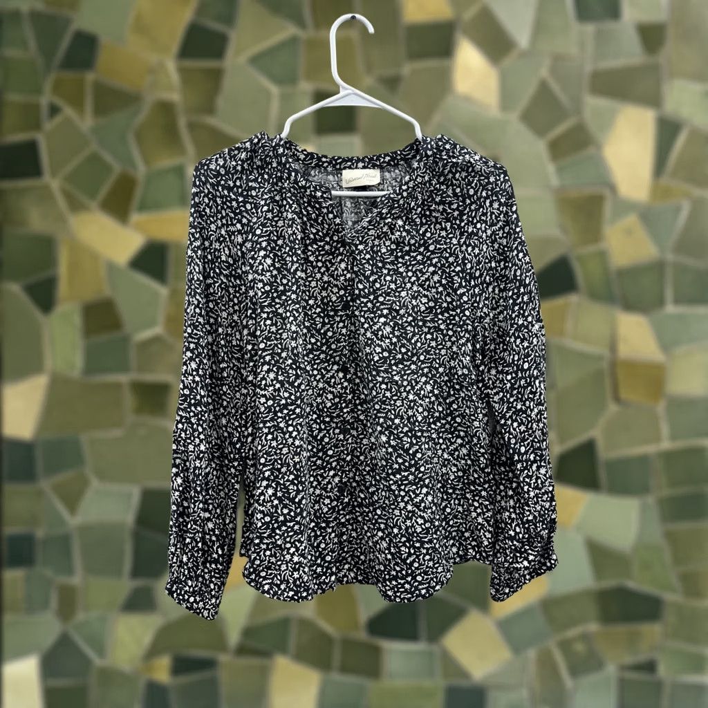 Vintage VINTAGE? No — Universal Thread Black Floral Button-Up Long Sleeve Blouse XS Women’s Shirt Size XS / US 0-2 / IT 36-38 - 1 Thumbnail