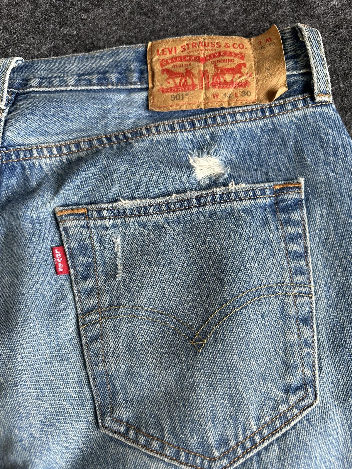 Levi's Distressed Levis 501 Light Blue Denim 33x30 D436 Size US 33 - 9 Thumbnail