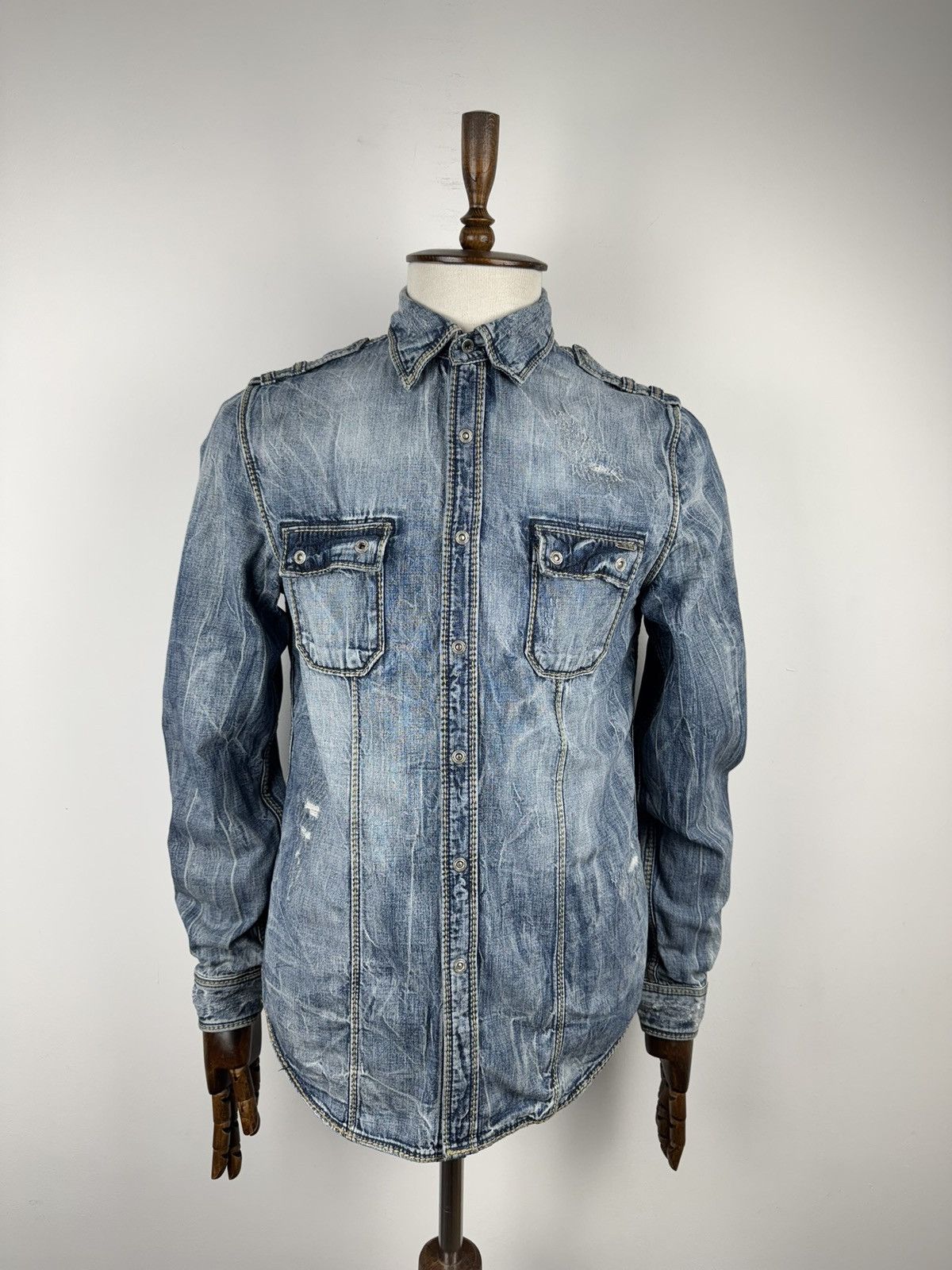 Vintage Men’s Vintage GUESS Avan Garde Long sleeve Y2K shirt Size M Size US M / EU 48-50 / 2 - 1 Thumbnail